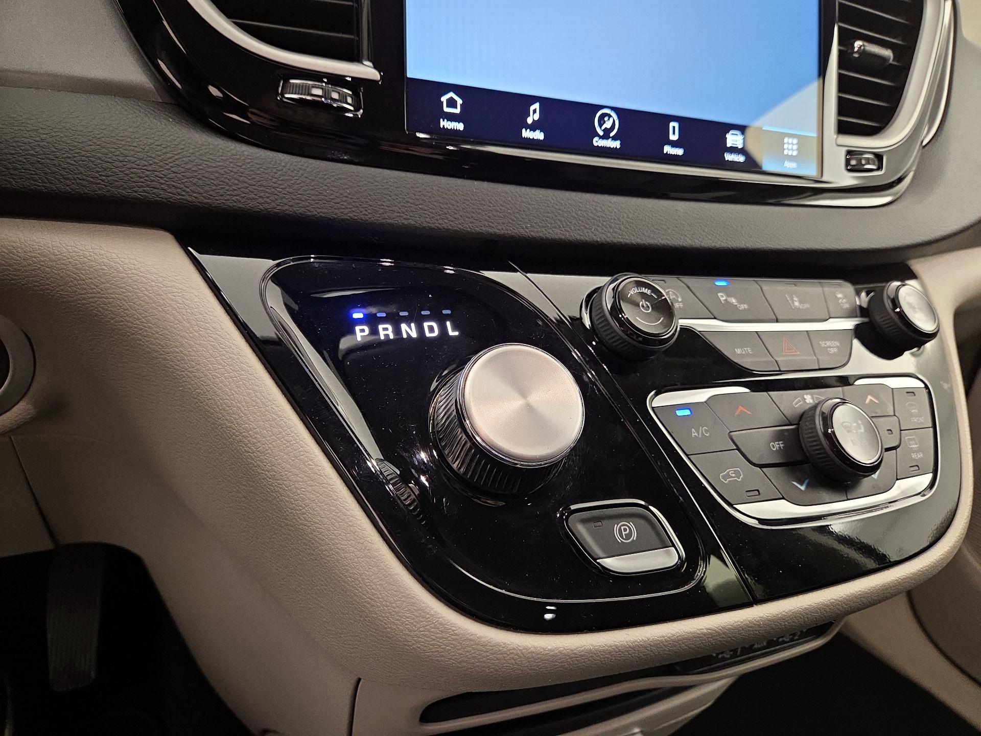 Thumbnail: 2024 Chrysler Pacifica - 17