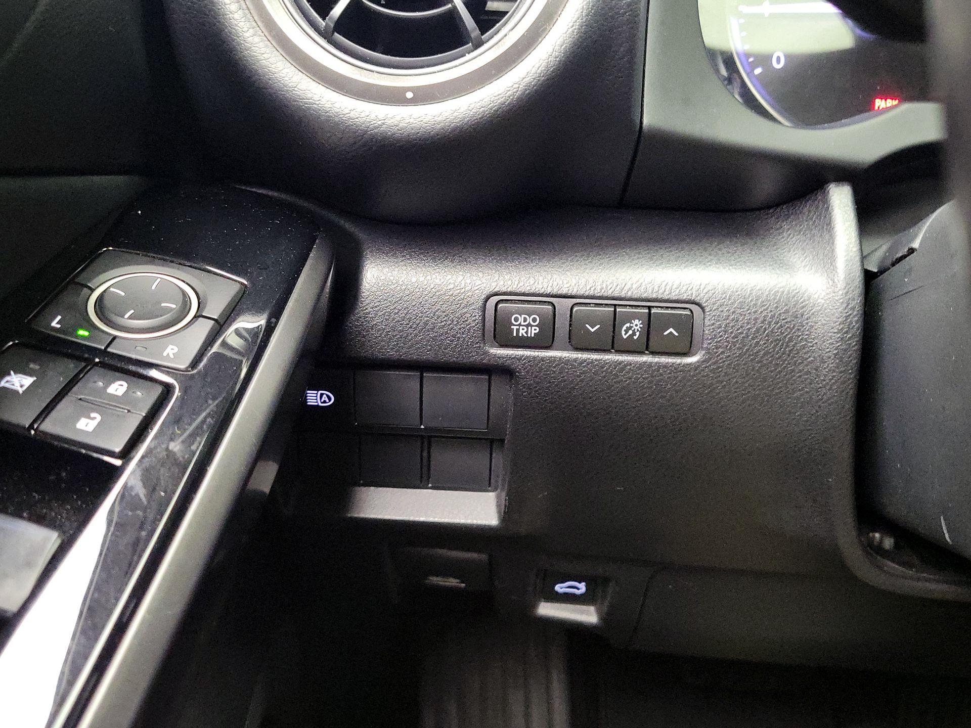 Thumbnail: 2021 Lexus IS - 13