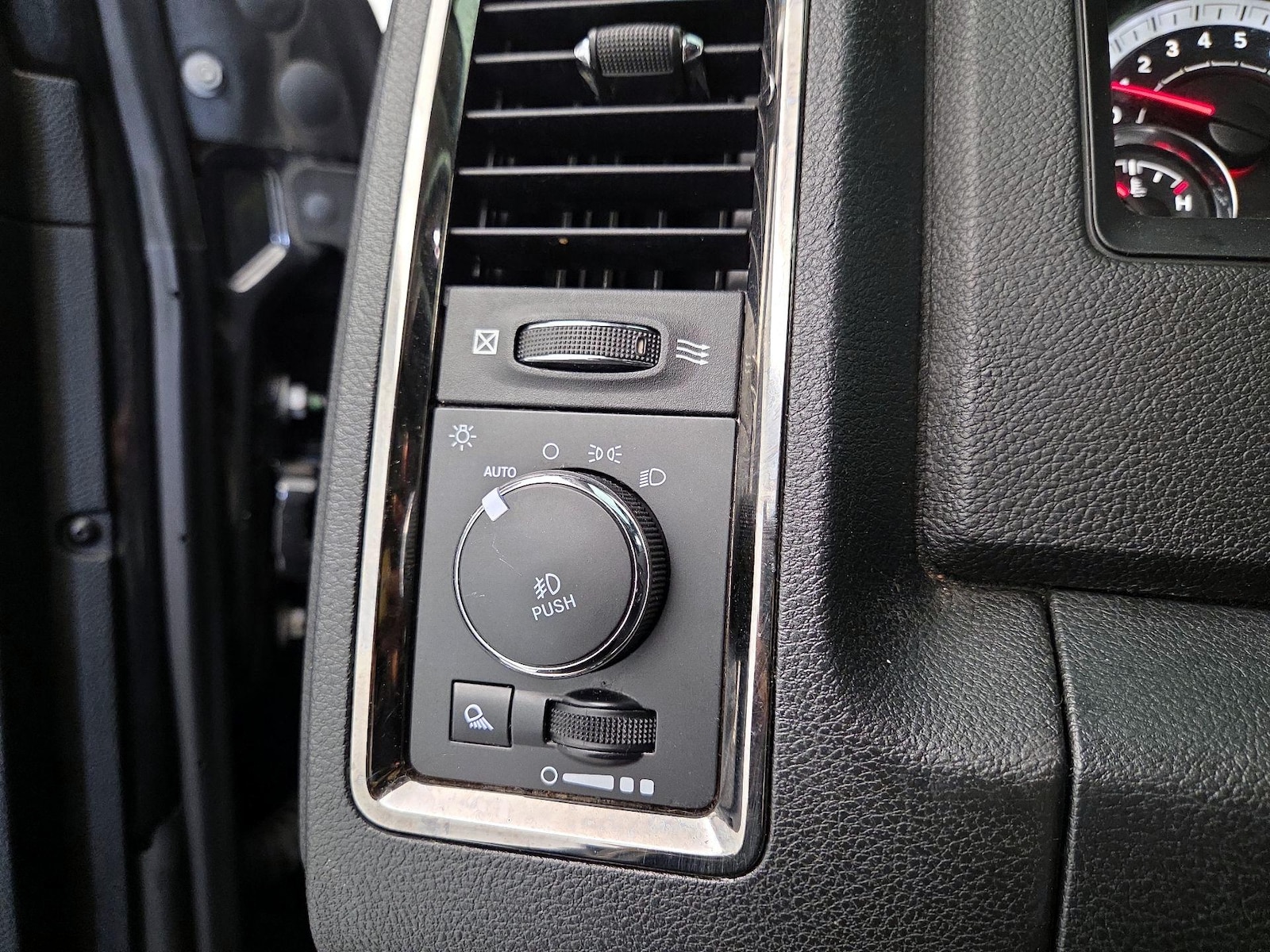 2018 RAM Ram 1500 Pickup Sport - Photo 14