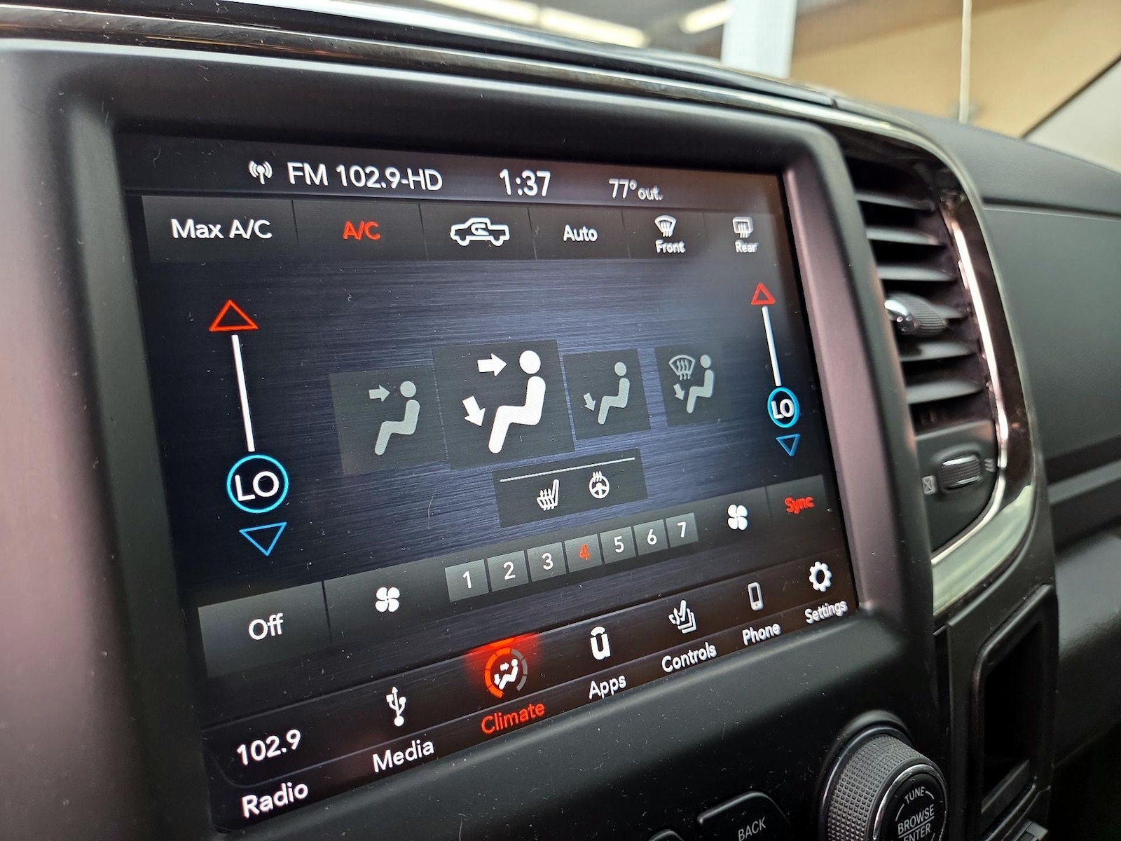 2018 RAM Ram 1500 Pickup Sport - Photo 17