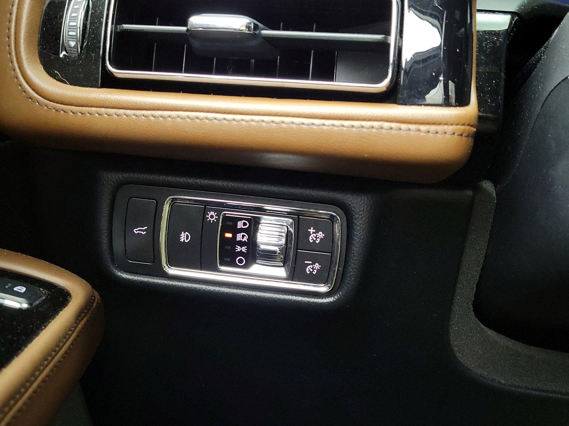 Thumbnail: 2021 Lincoln Aviator - 13