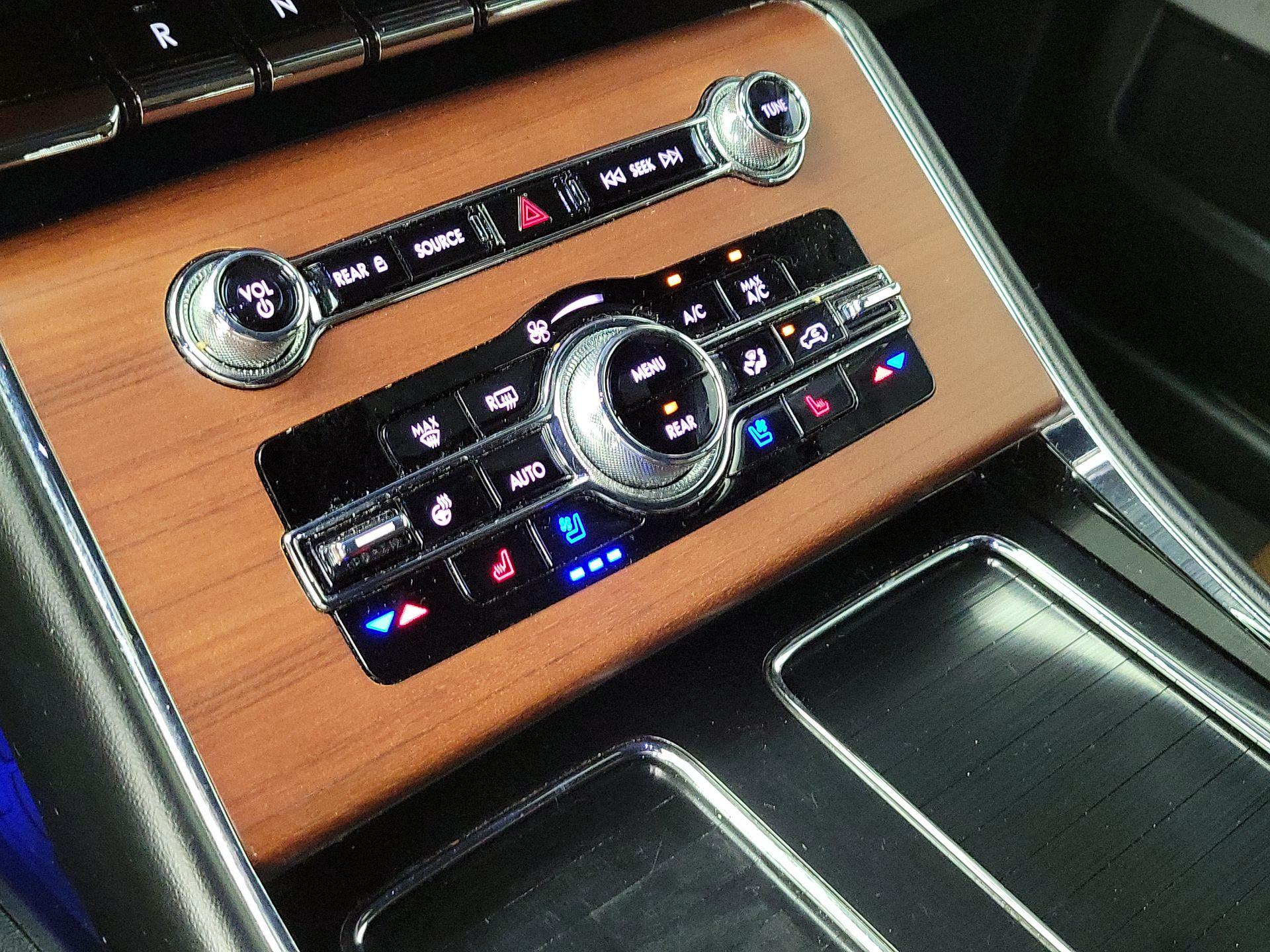 Thumbnail: 2021 Lincoln Aviator - 16