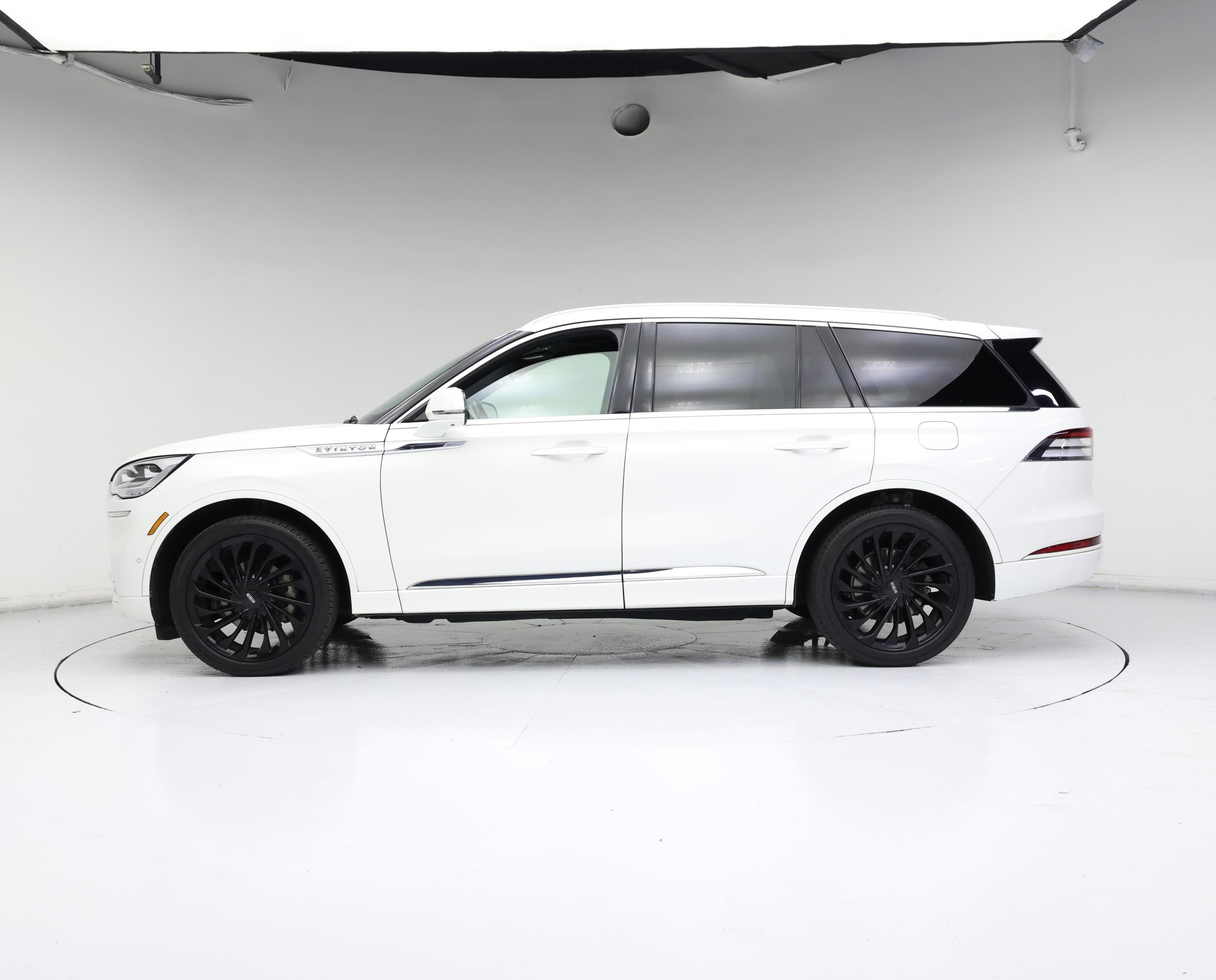 Thumbnail: 2021 Lincoln Aviator - 3