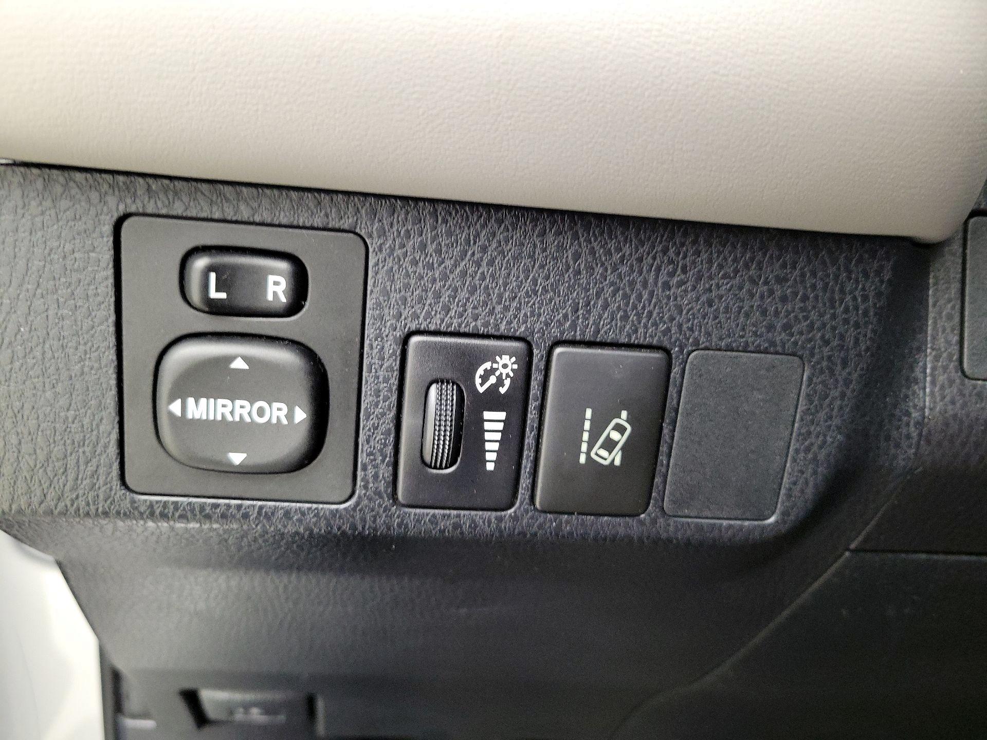 Thumbnail: 2017 Toyota RAV4 - 13