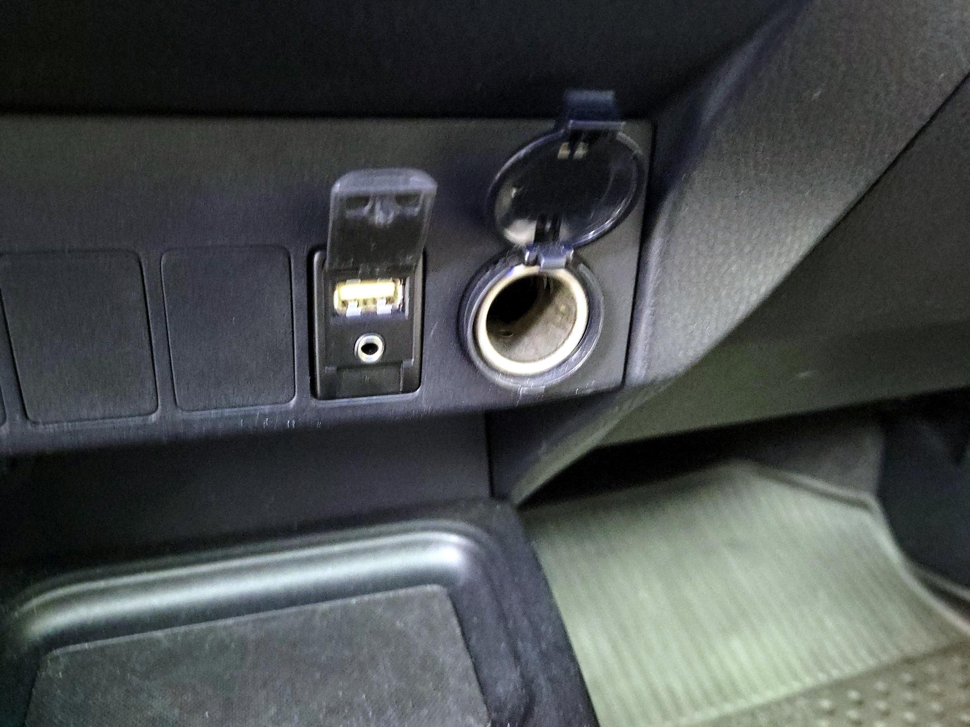 Thumbnail: 2017 Toyota RAV4 - 18