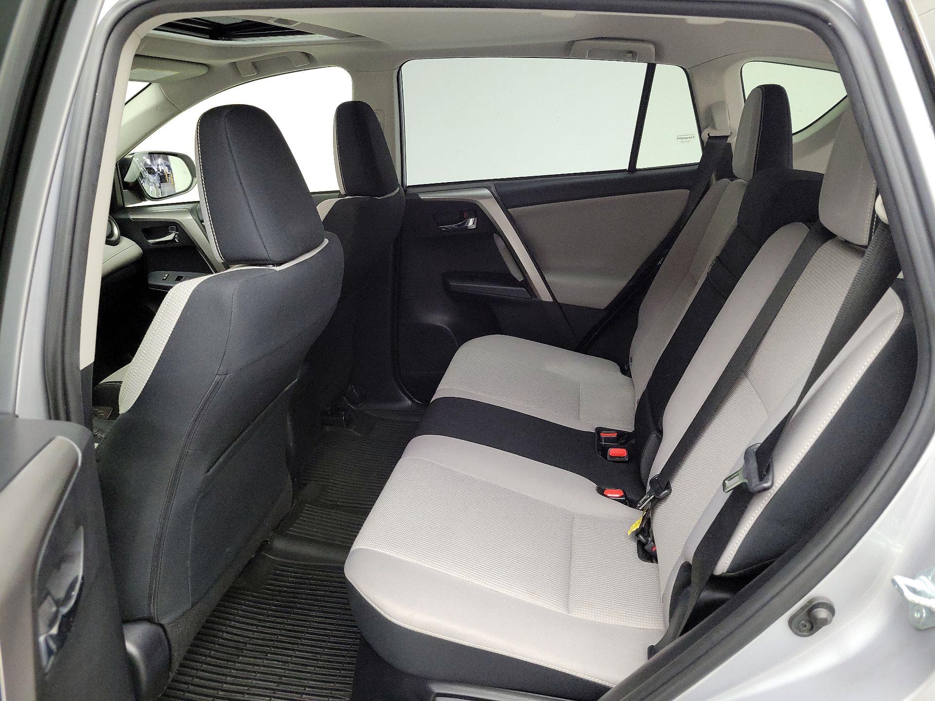 Thumbnail: 2017 Toyota RAV4 - 20