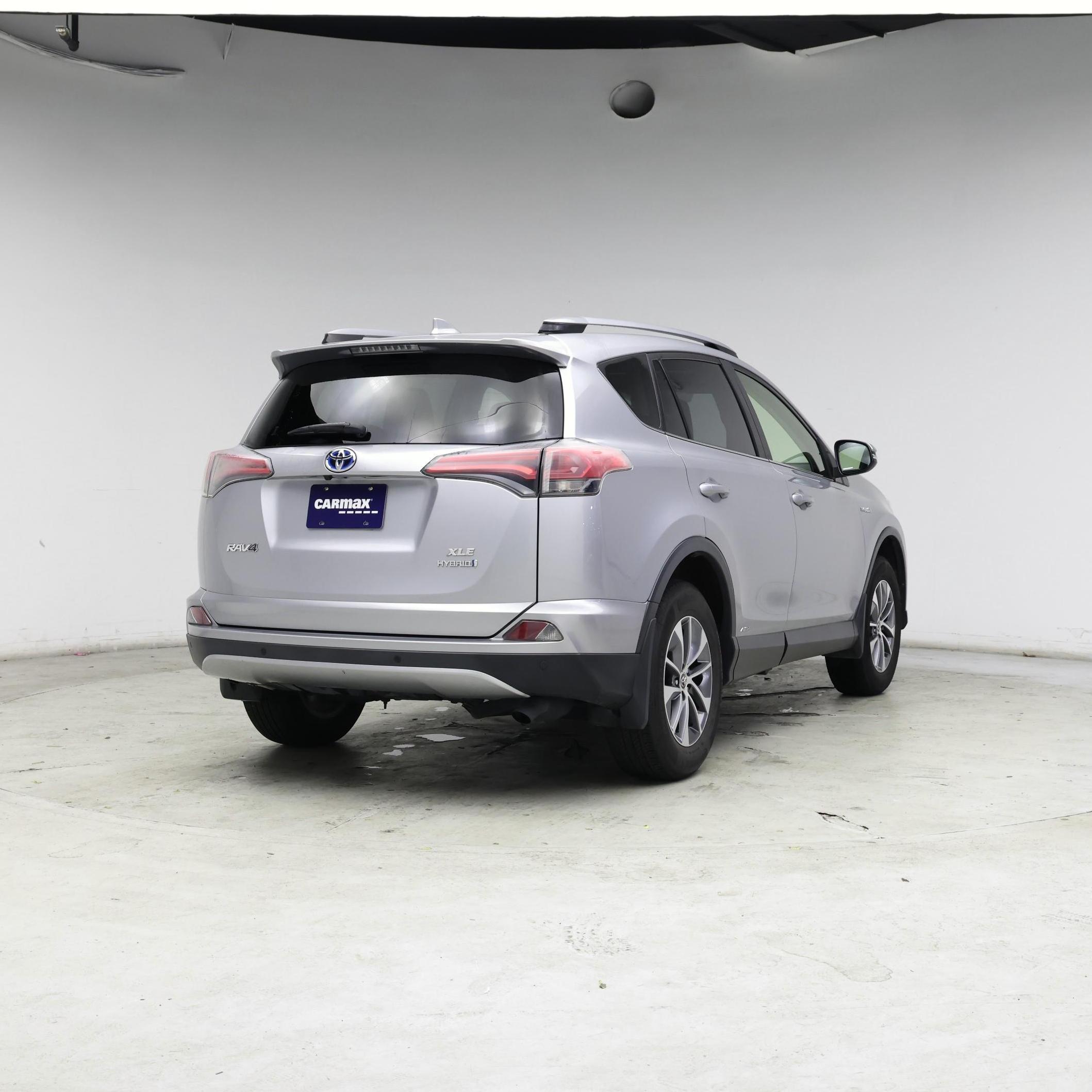 Thumbnail: 2017 Toyota RAV4 - 8