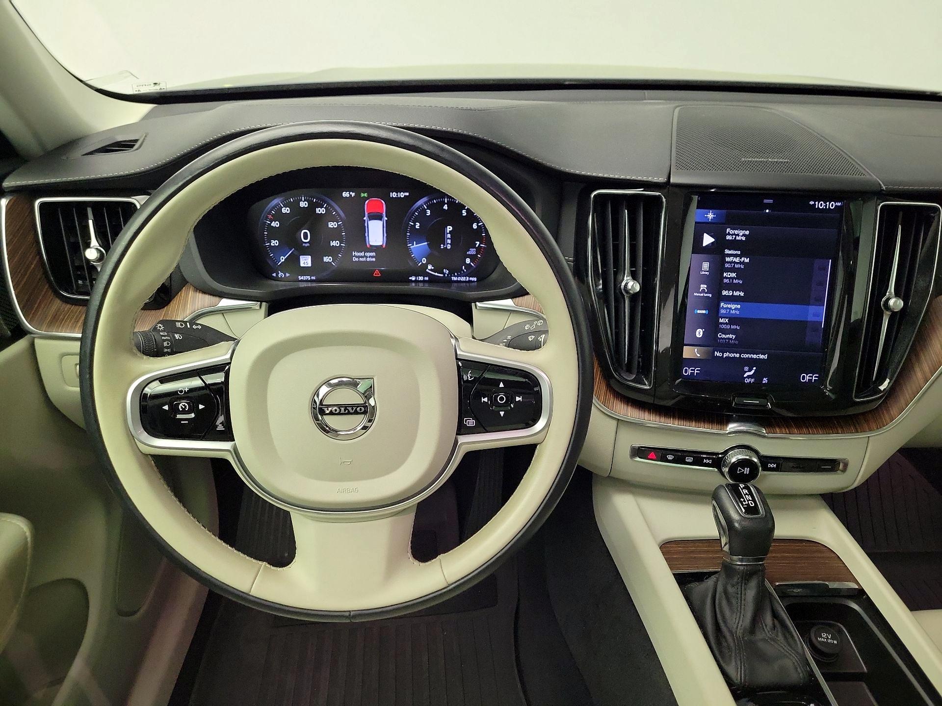 Thumbnail: 2020 Volvo XC60 - 10