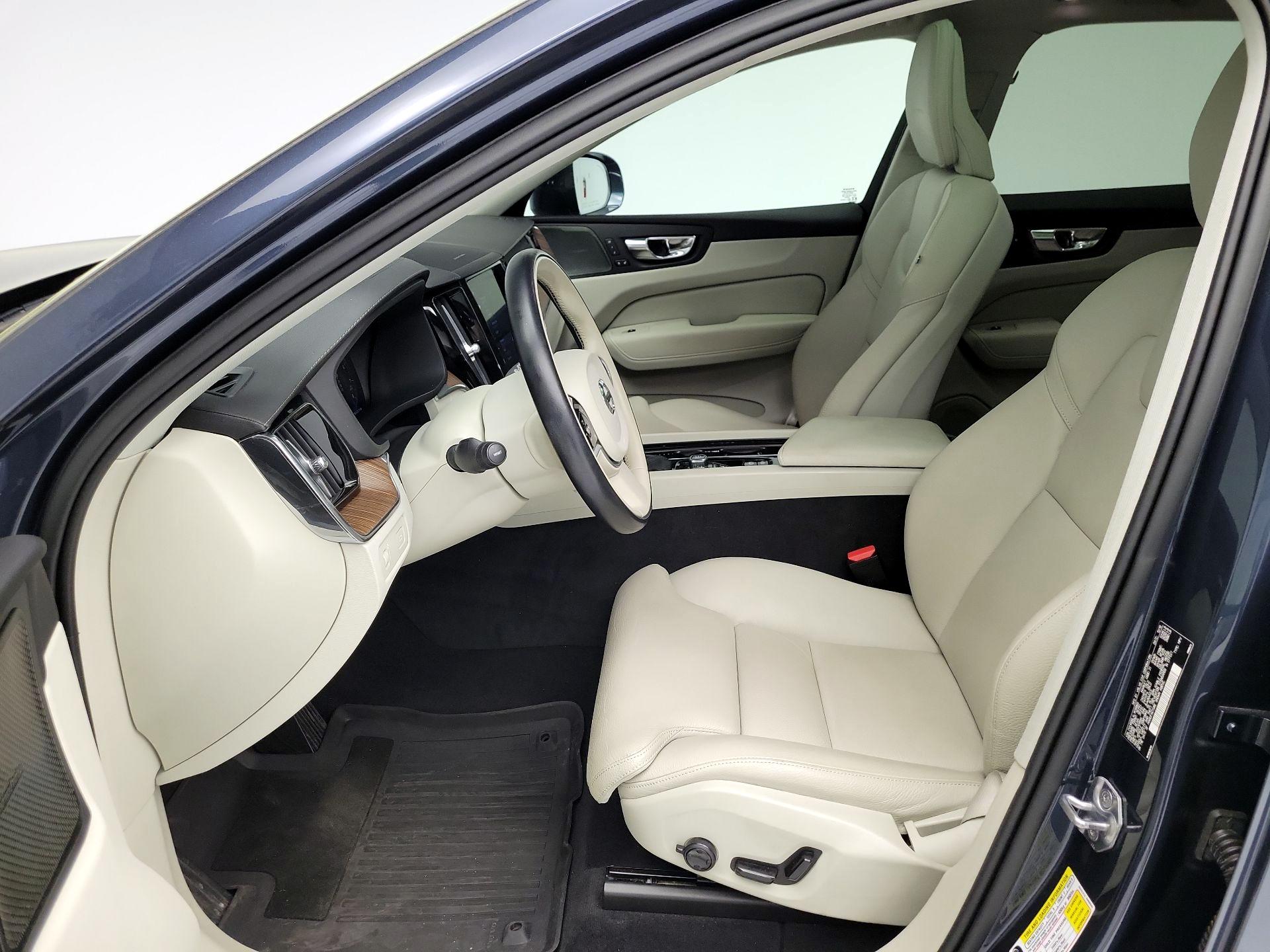 Thumbnail: 2020 Volvo XC60 - 11