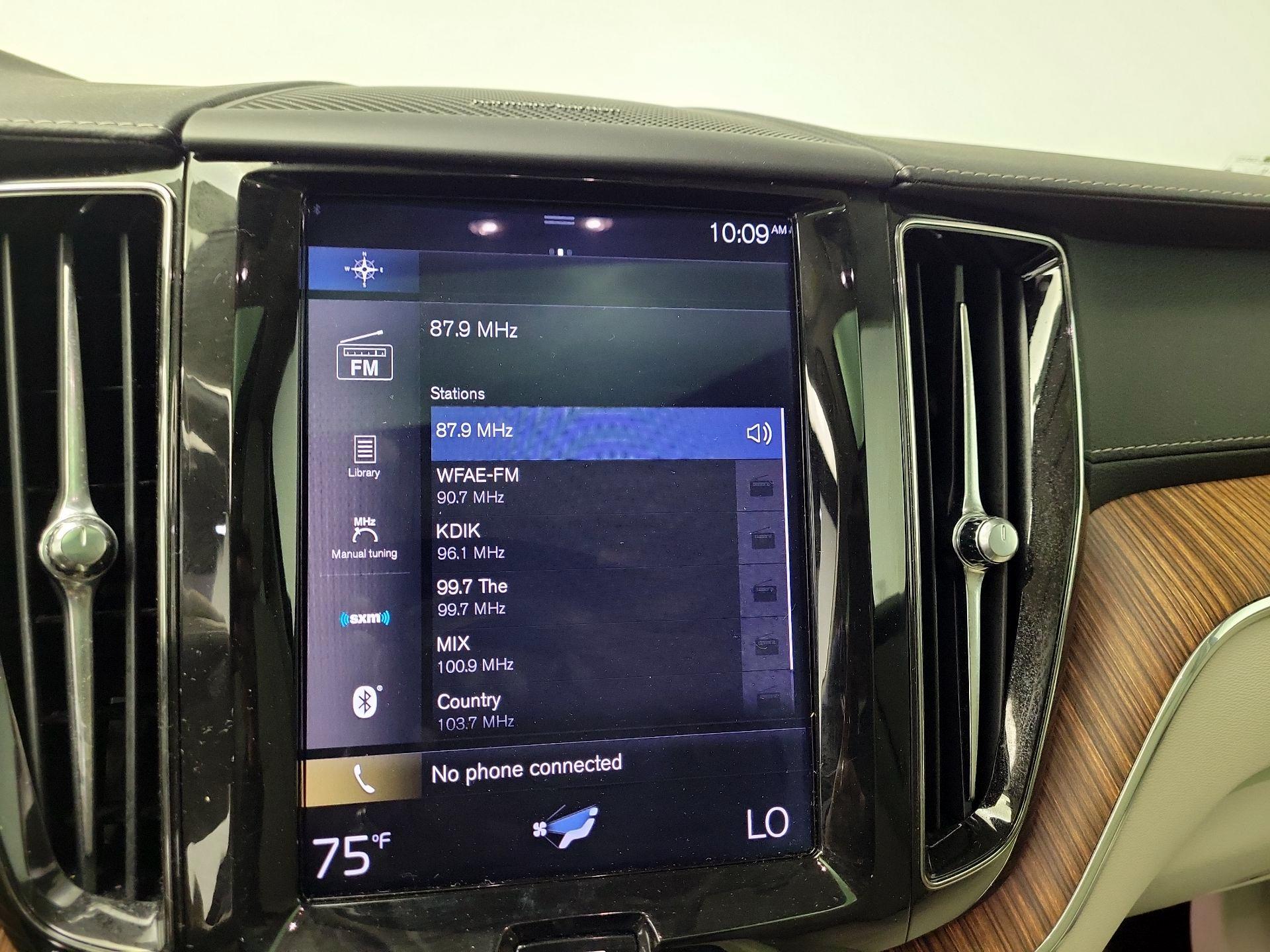 Thumbnail: 2020 Volvo XC60 - 14