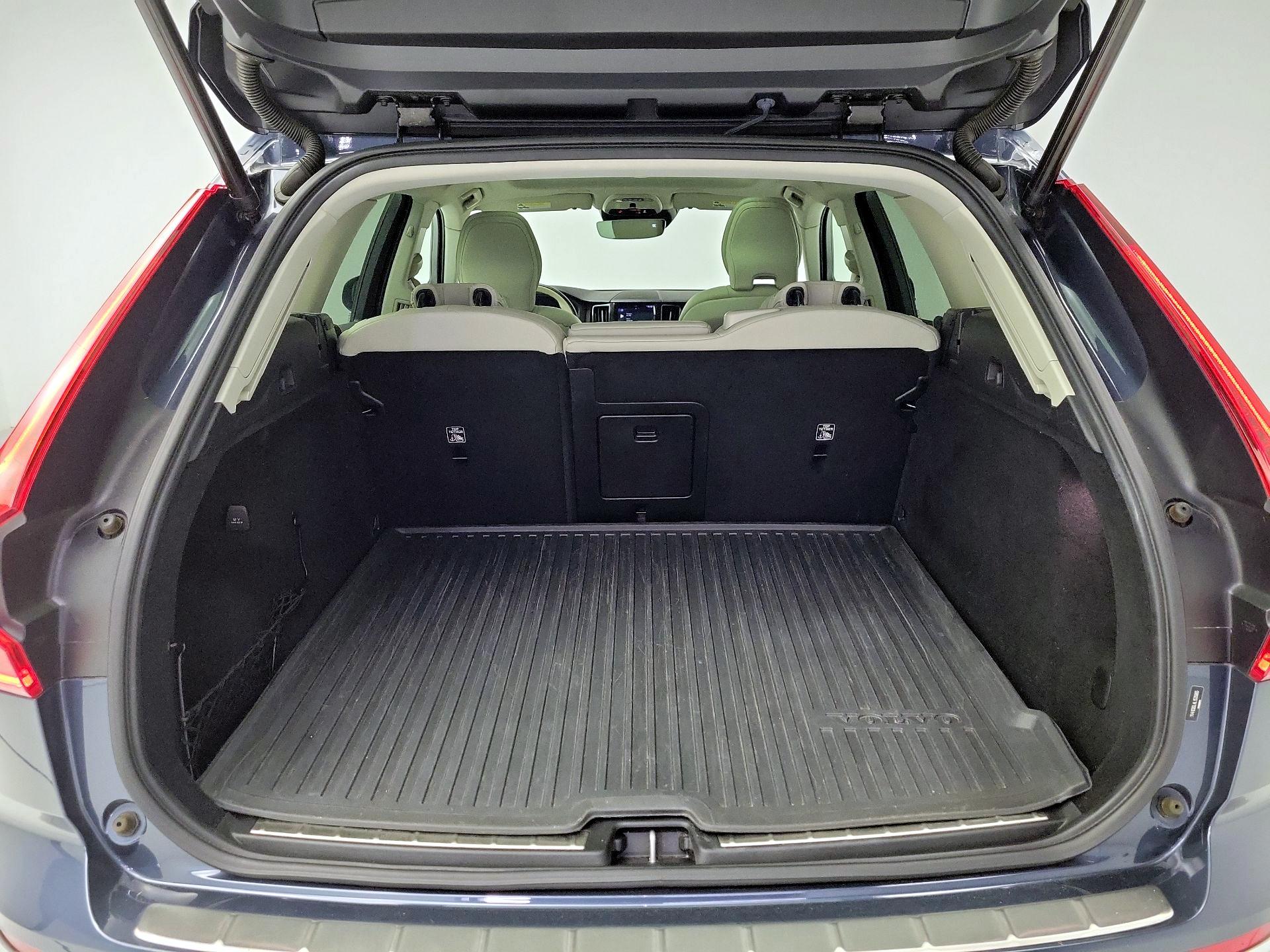 Thumbnail: 2020 Volvo XC60 - 20