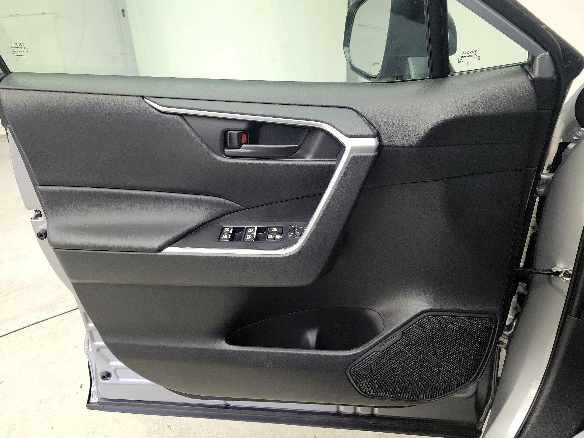 Thumbnail: 2025 Toyota RAV4 - 12