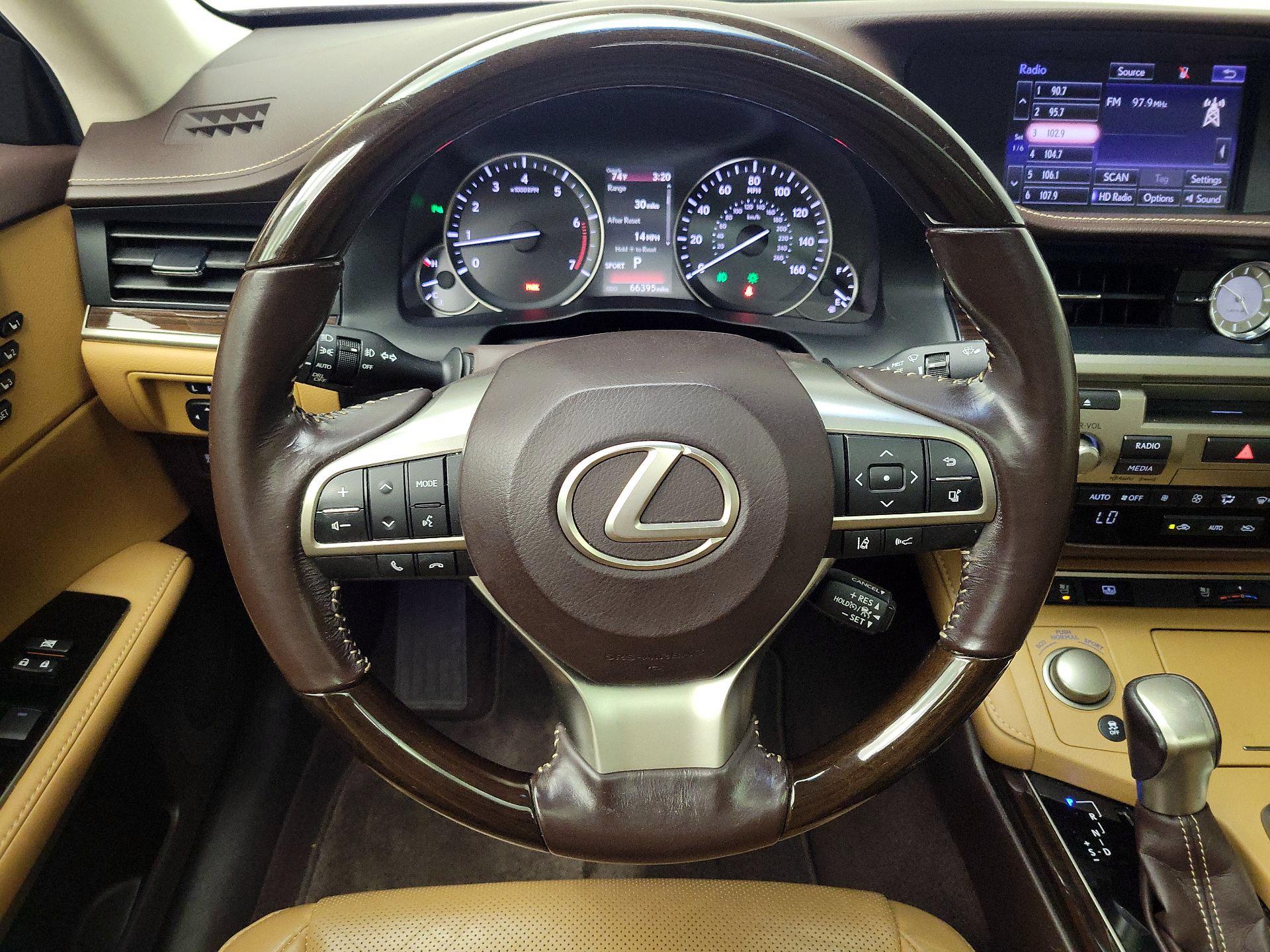 Thumbnail: 2016 Lexus ES - 10