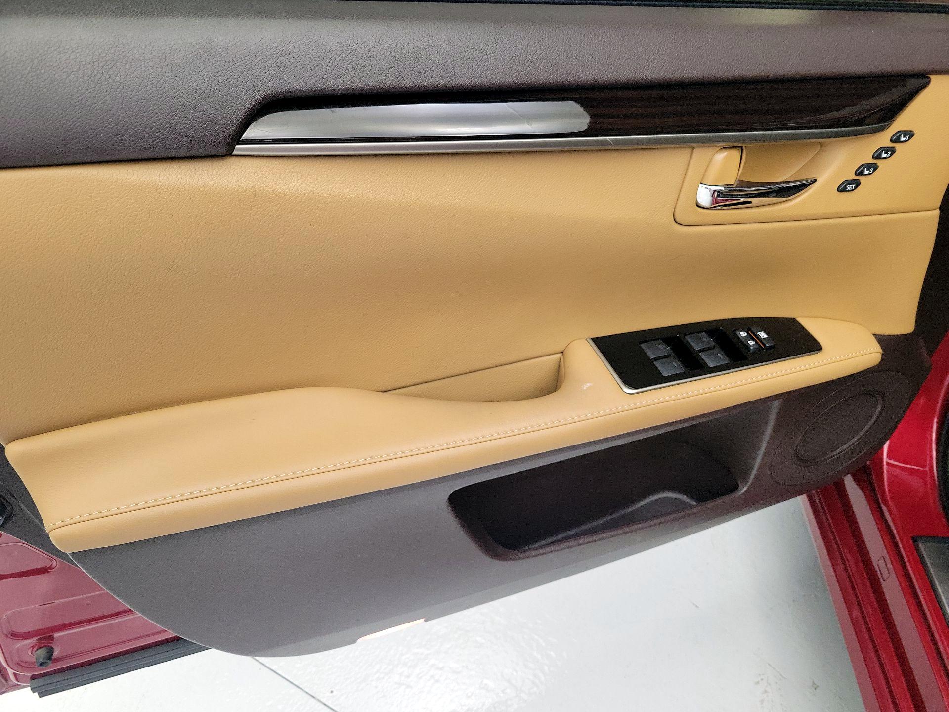 Thumbnail: 2016 Lexus ES - 12