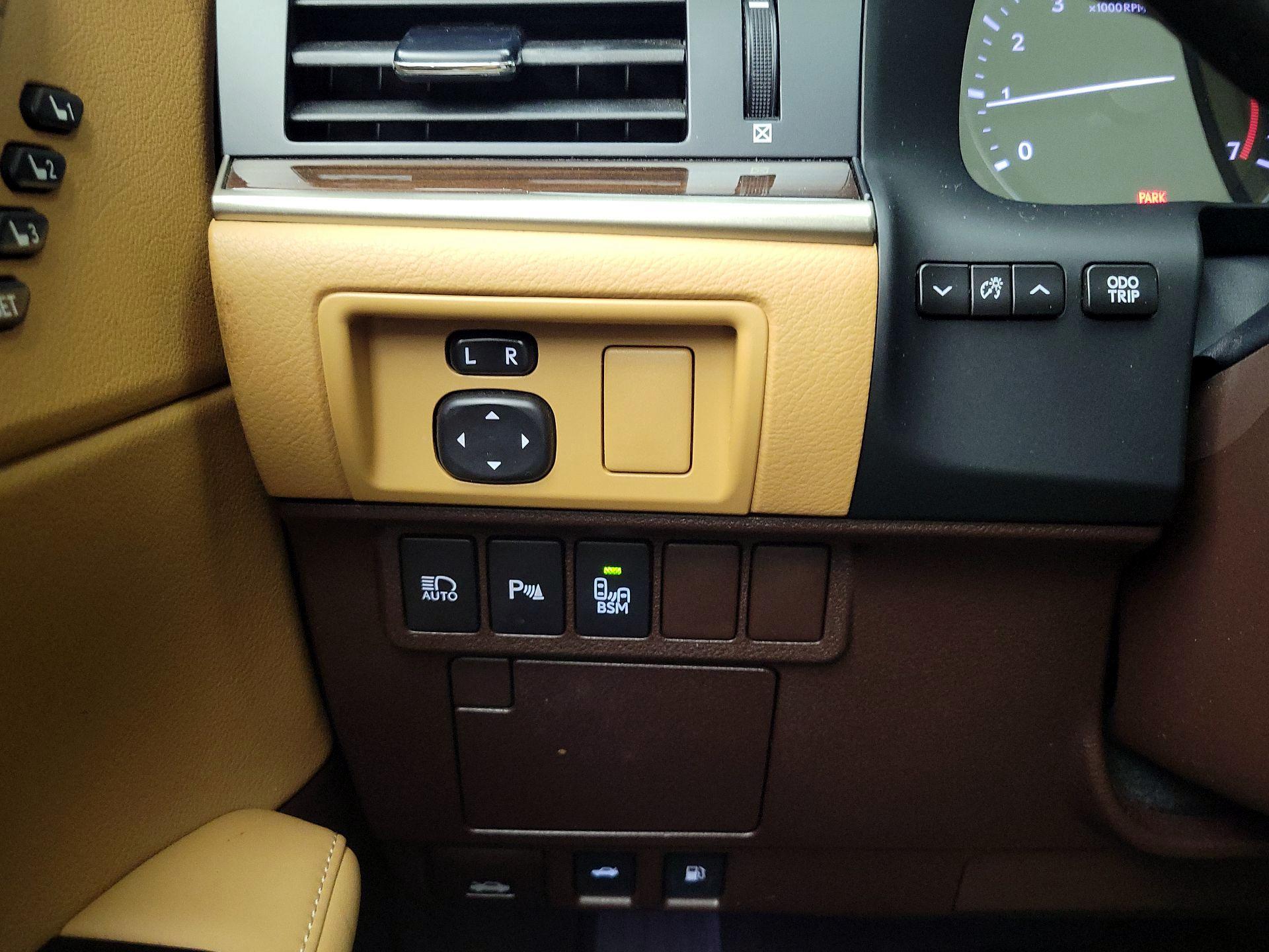 Thumbnail: 2016 Lexus ES - 13