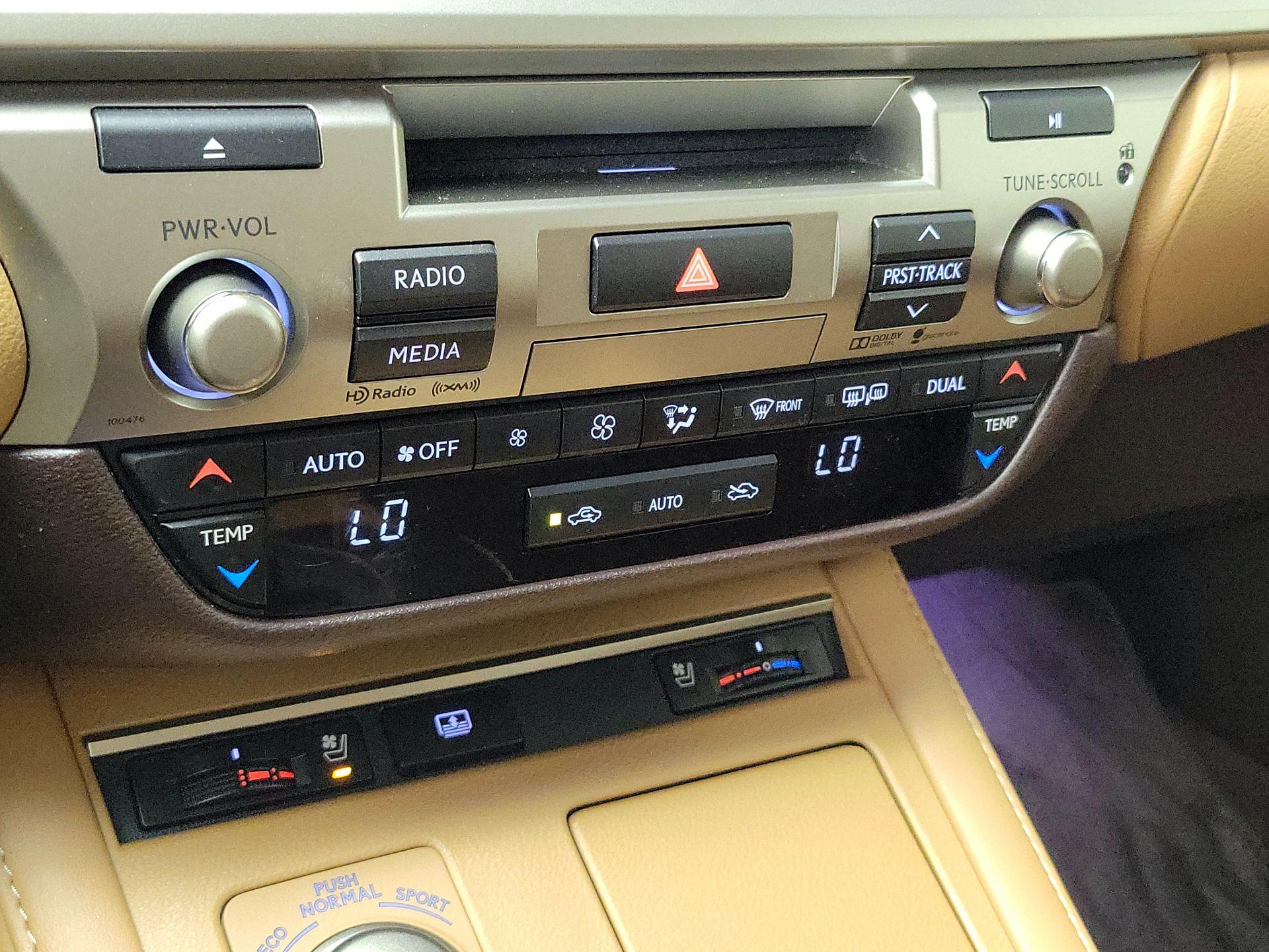 Thumbnail: 2016 Lexus ES - 16