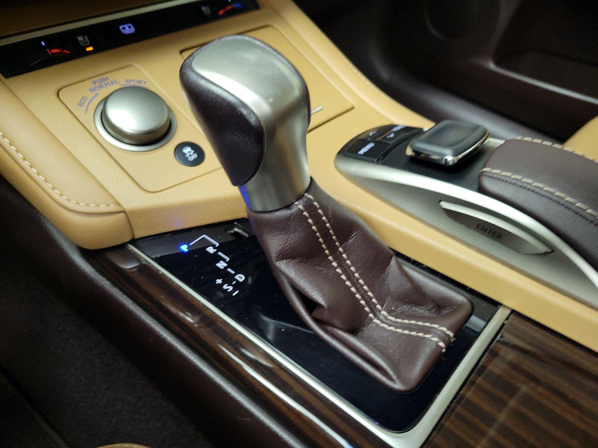 Thumbnail: 2016 Lexus ES - 17