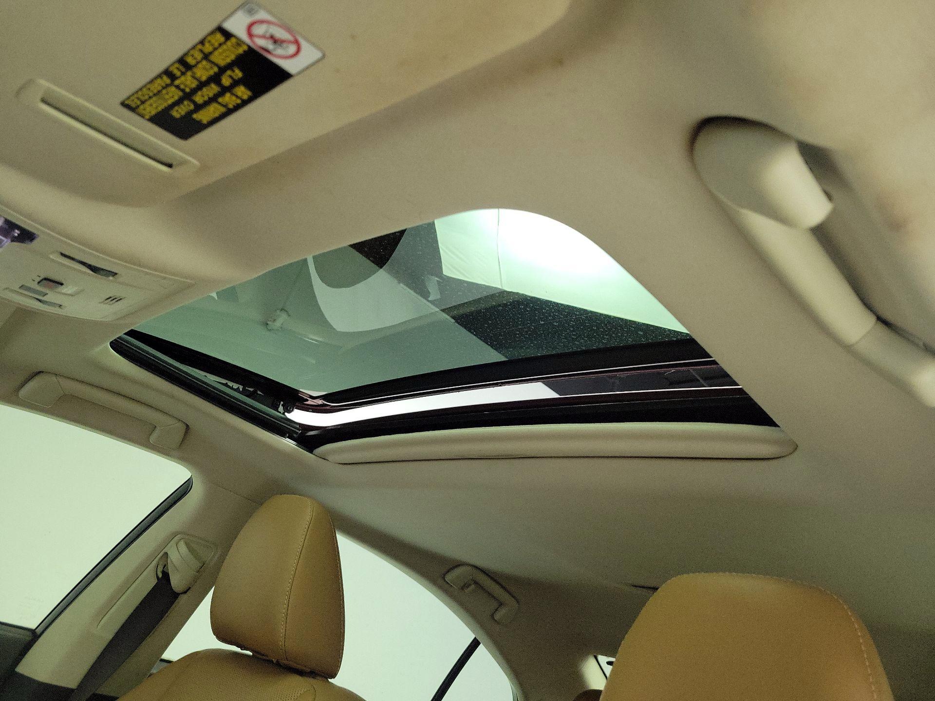 Thumbnail: 2016 Lexus ES - 19