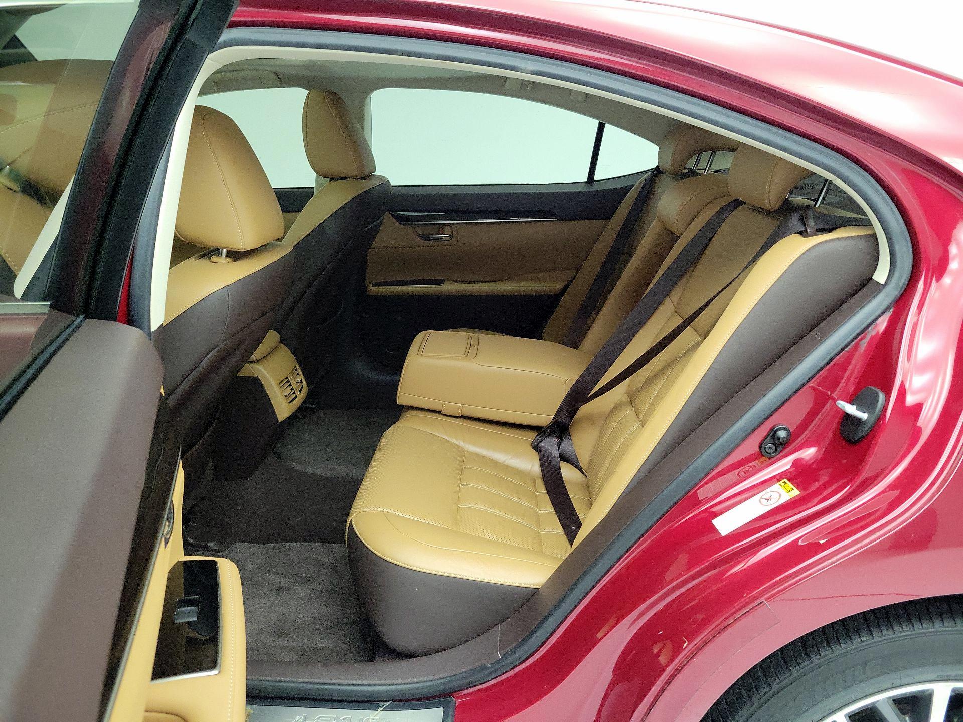 Thumbnail: 2016 Lexus ES - 20