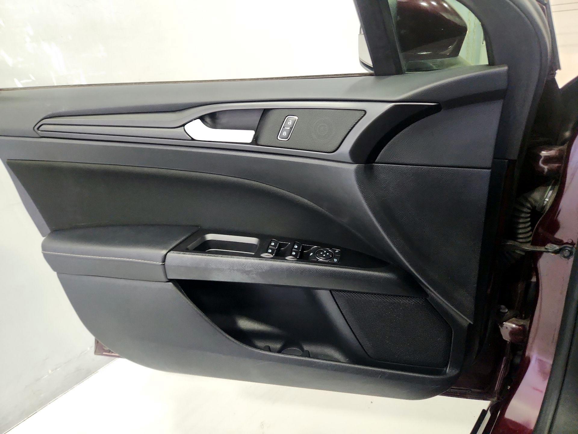 Thumbnail: 2018 Ford Fusion - 12