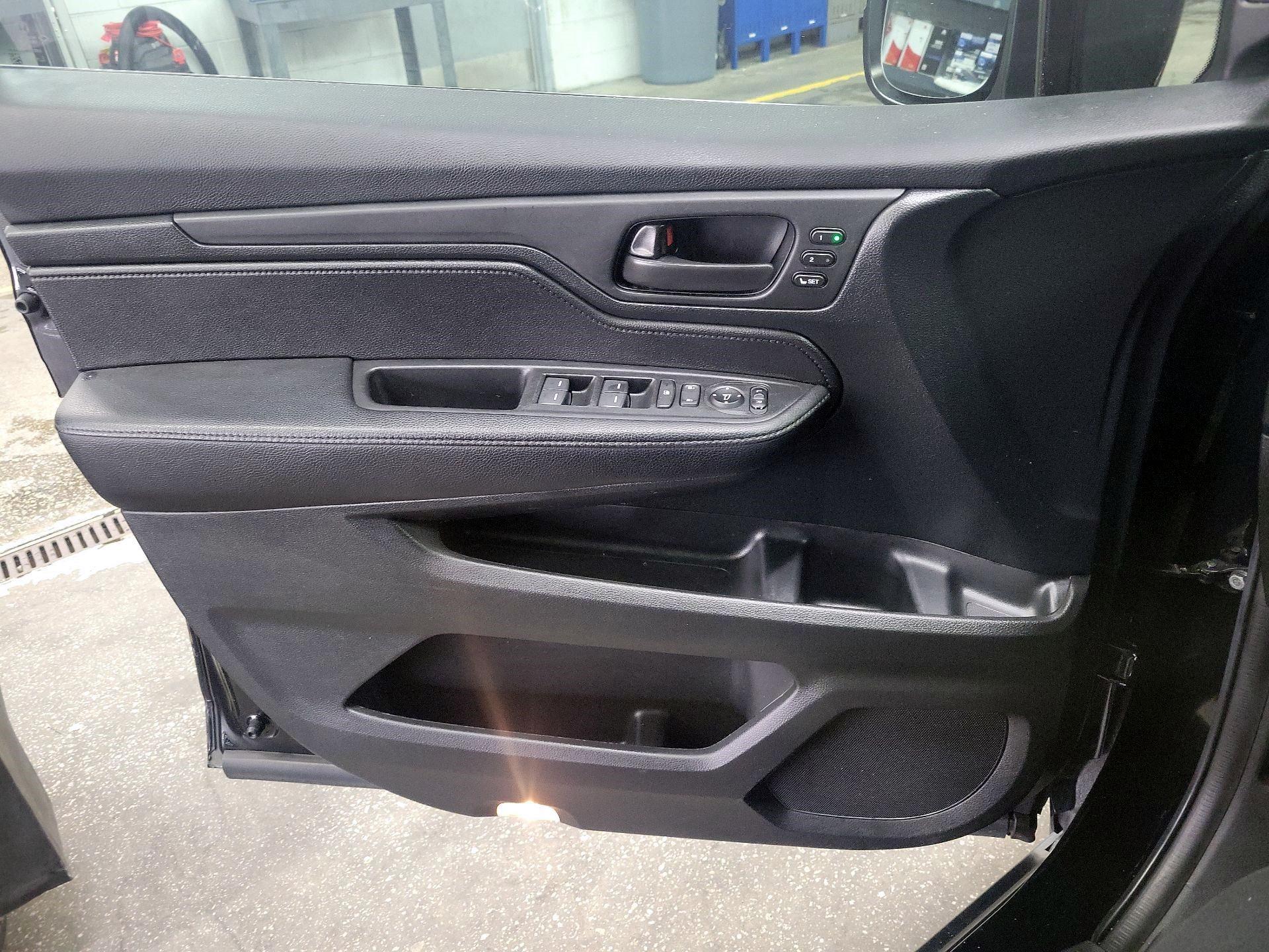 Thumbnail: 2023 Honda Odyssey - 10