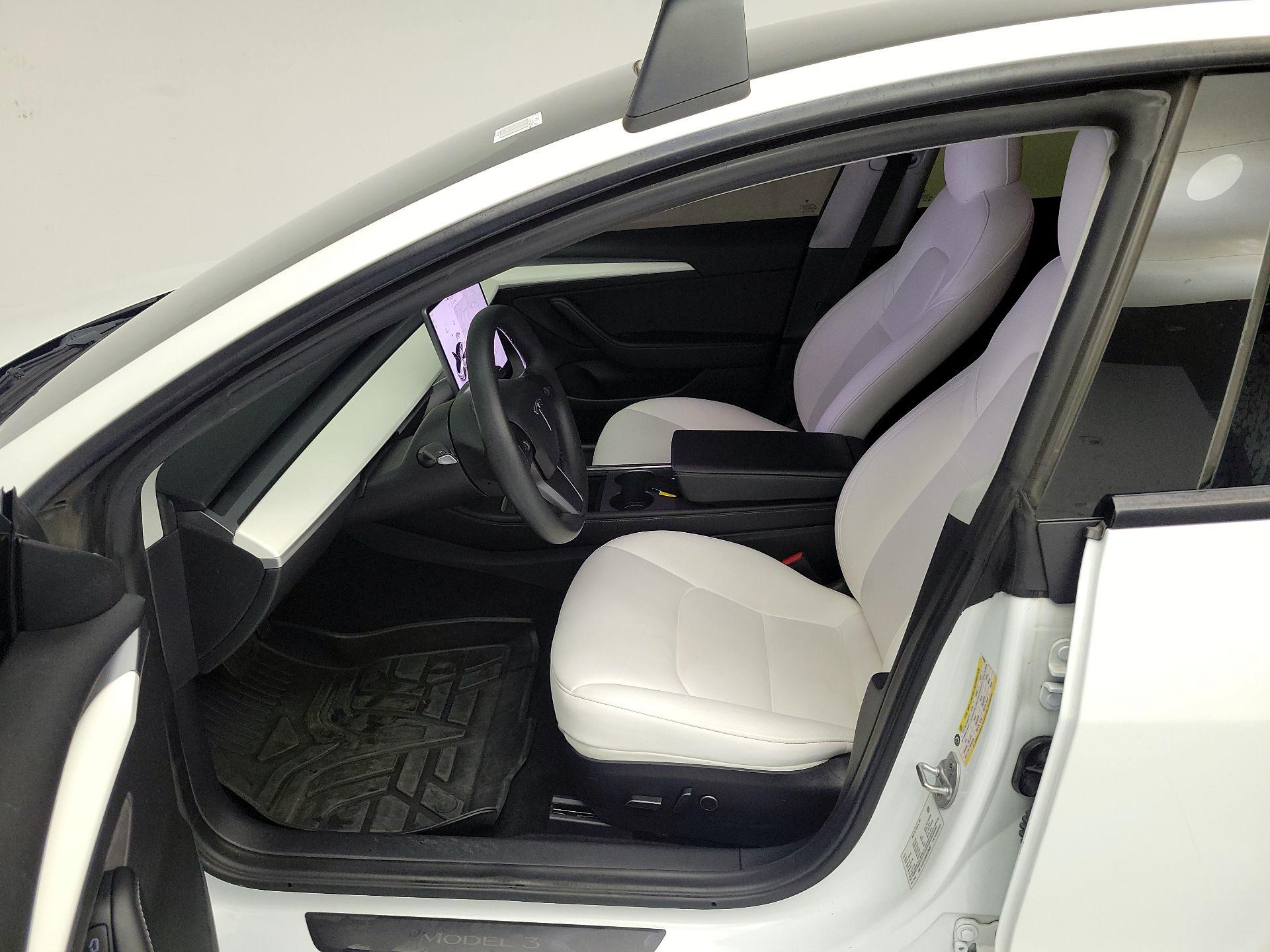 Thumbnail: 2022 Tesla Model 3 - 11