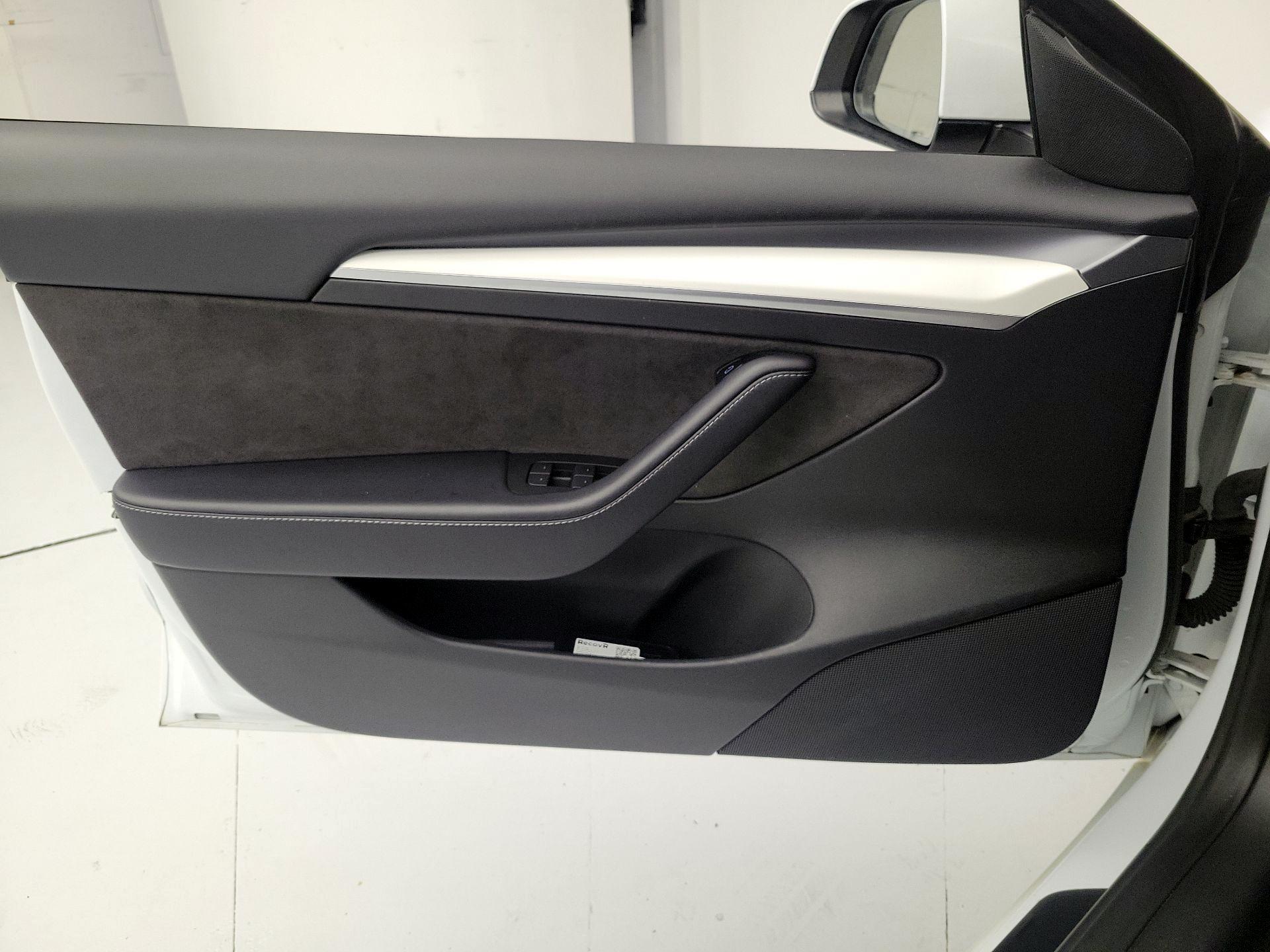 Thumbnail: 2022 Tesla Model 3 - 12