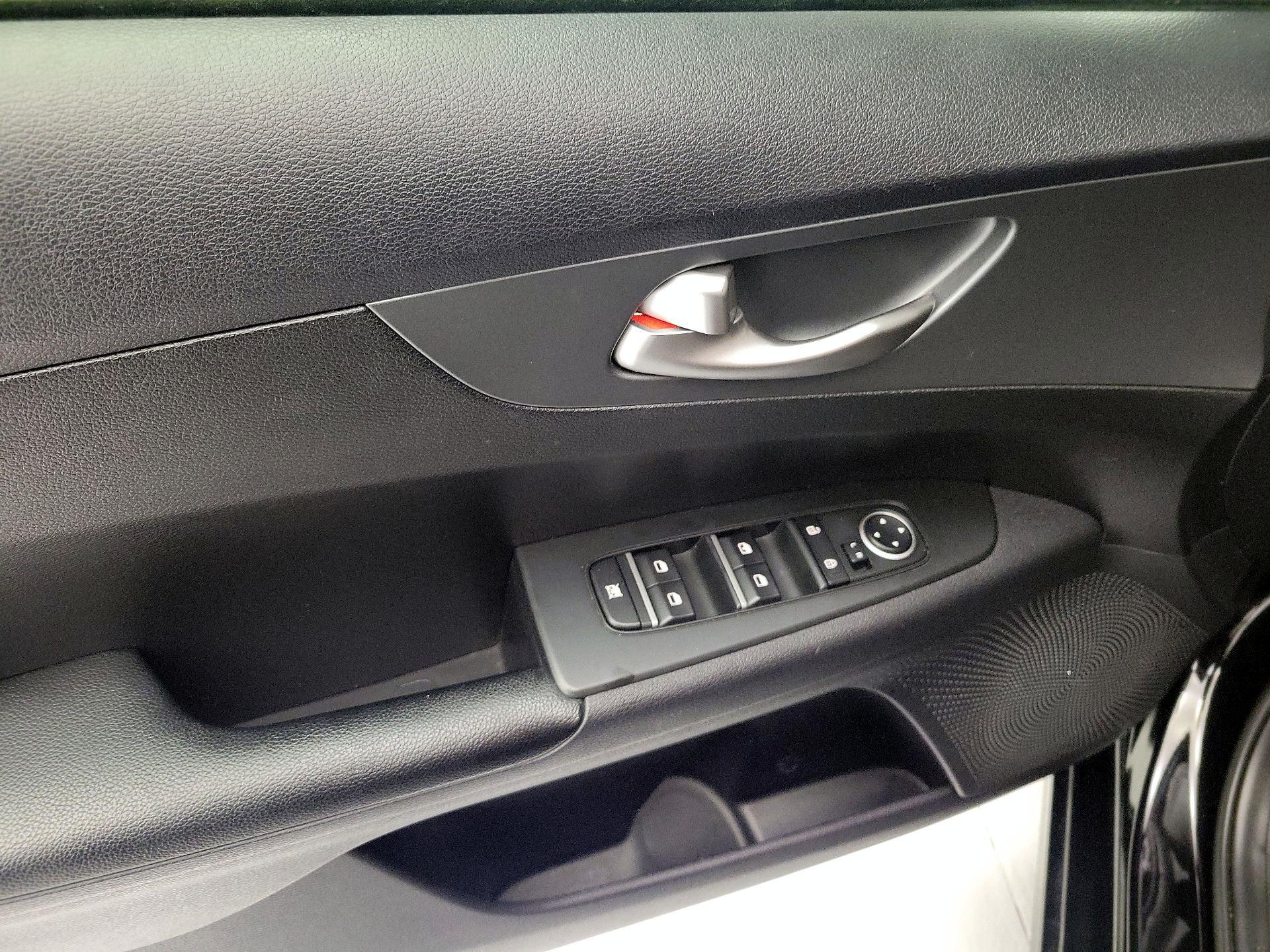 Thumbnail: 2021 Kia Forte - 12