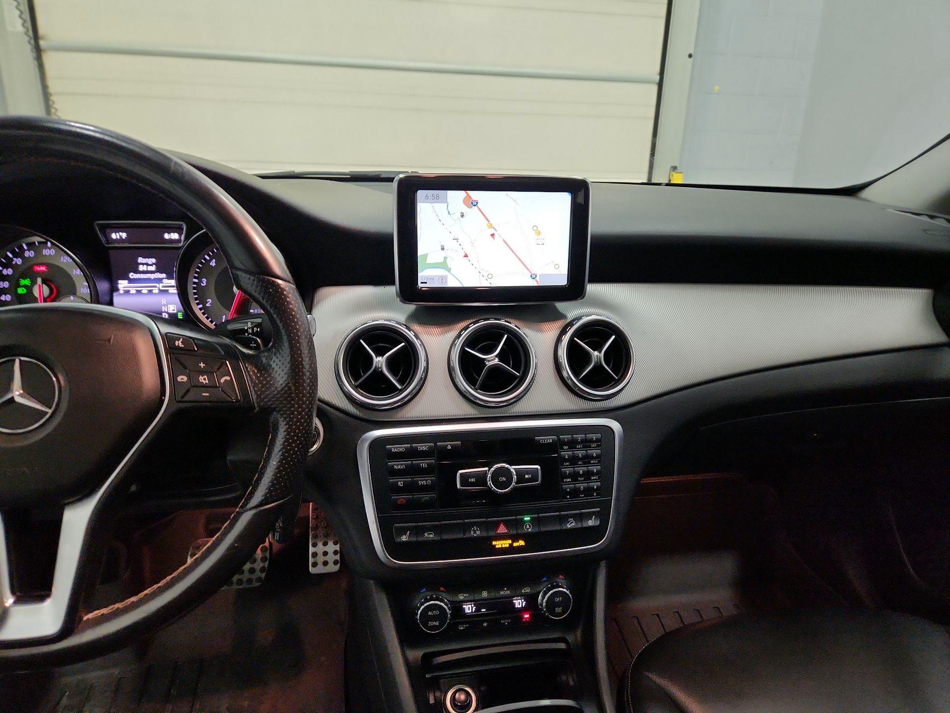 Thumbnail: 2015 Mercedes-Benz GLA - 9