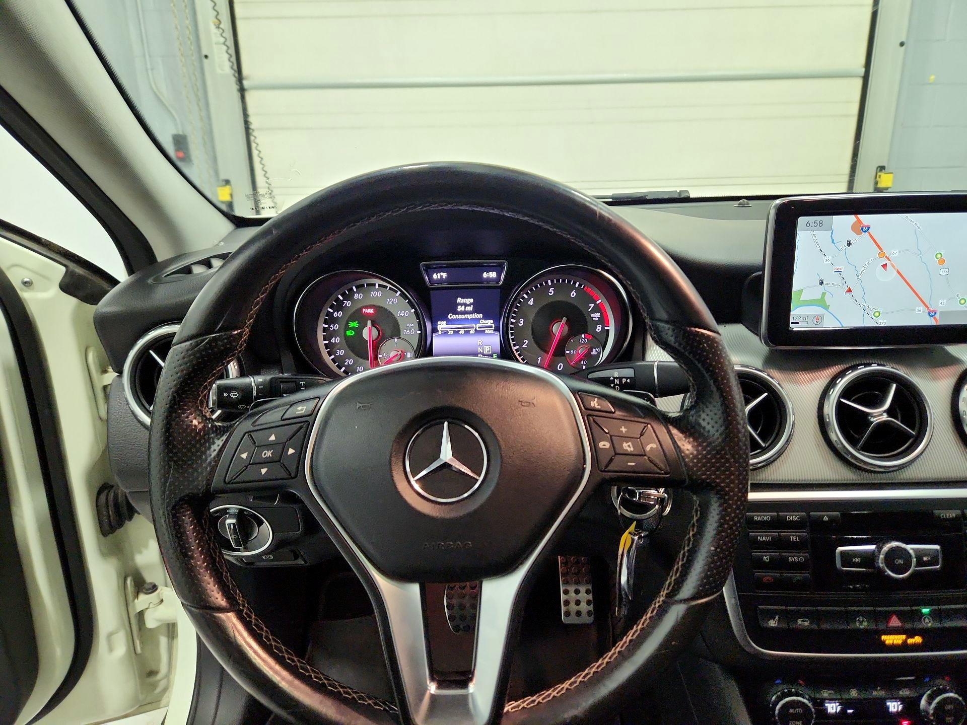 Thumbnail: 2015 Mercedes-Benz GLA - 10