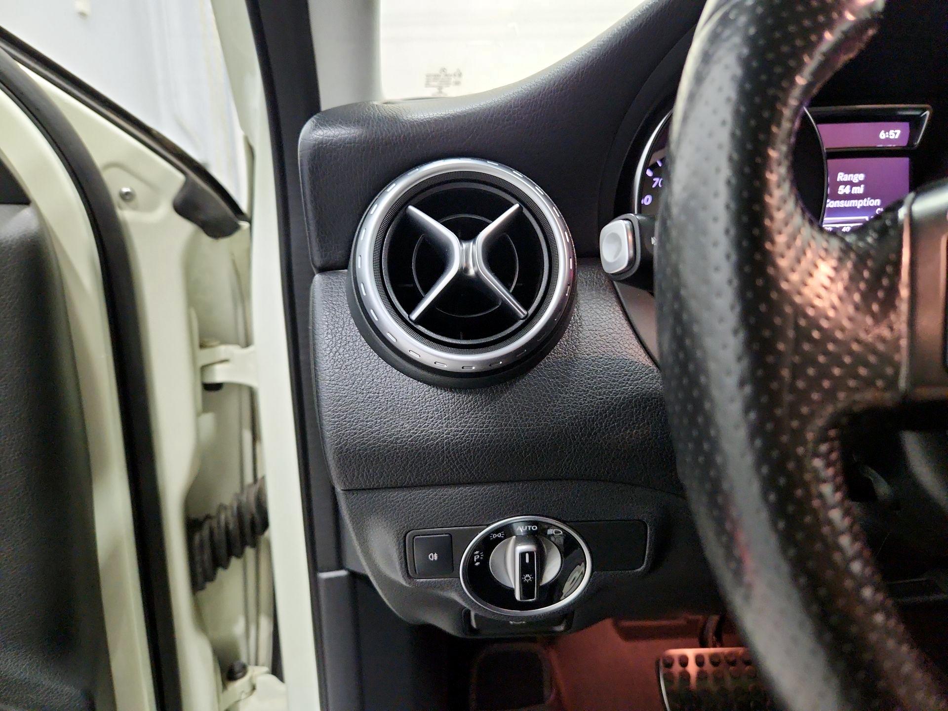 Thumbnail: 2015 Mercedes-Benz GLA - 13