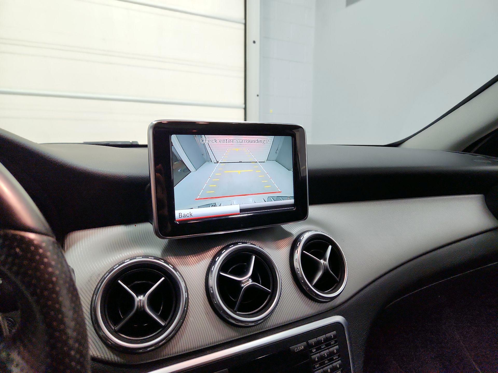 Thumbnail: 2015 Mercedes-Benz GLA - 15