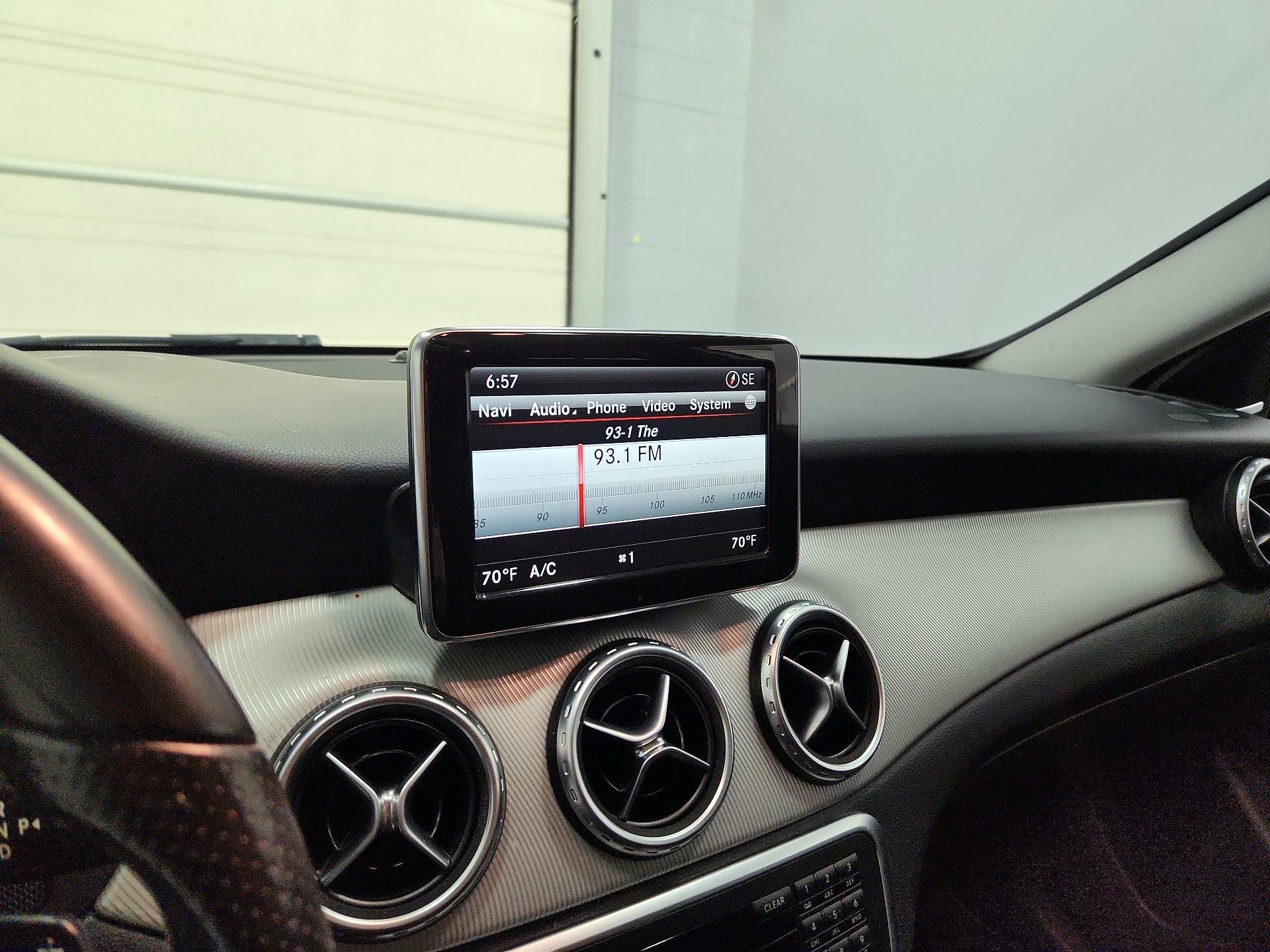 Thumbnail: 2015 Mercedes-Benz GLA - 16