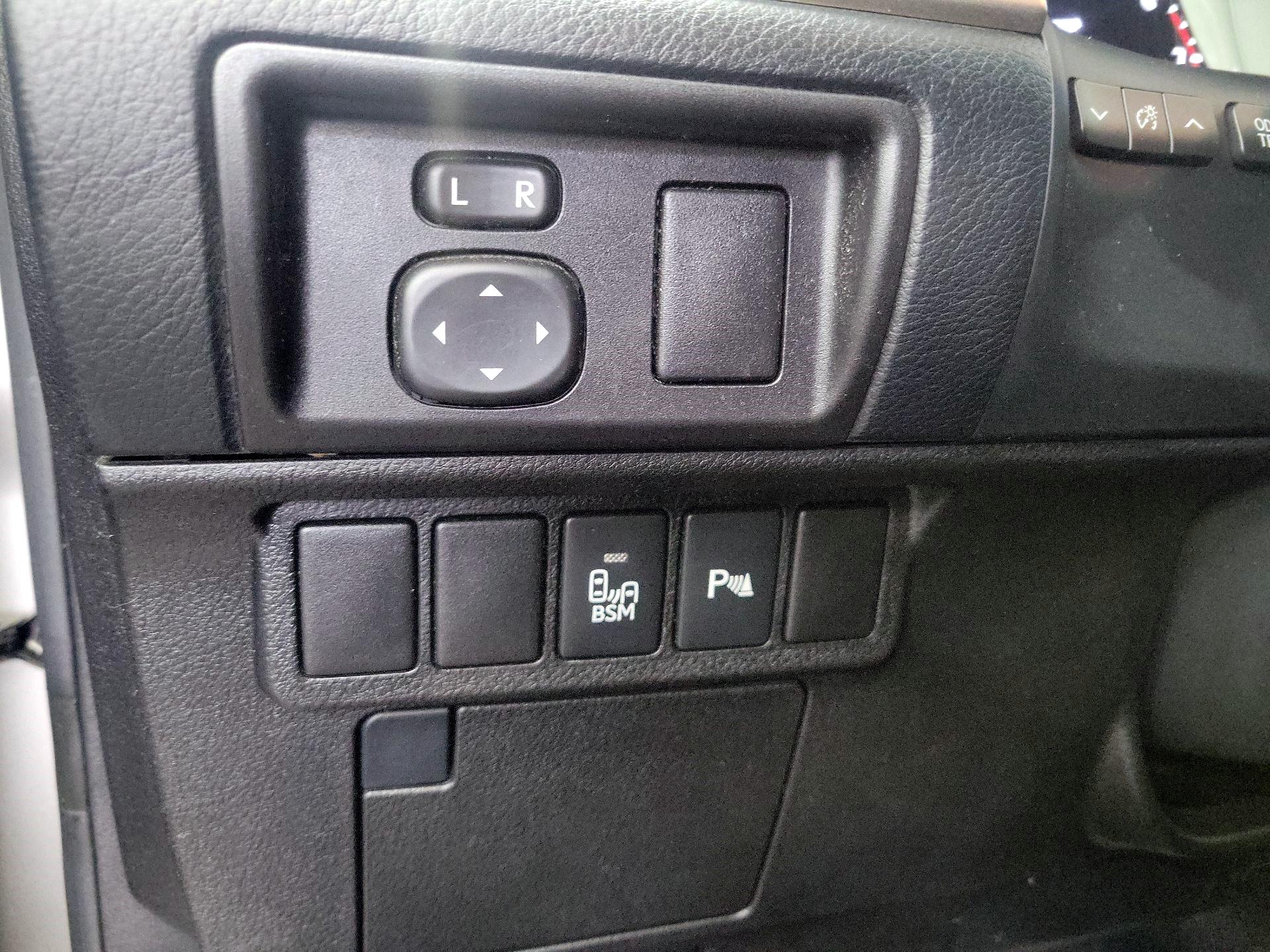 Thumbnail: 2015 Lexus ES - 11