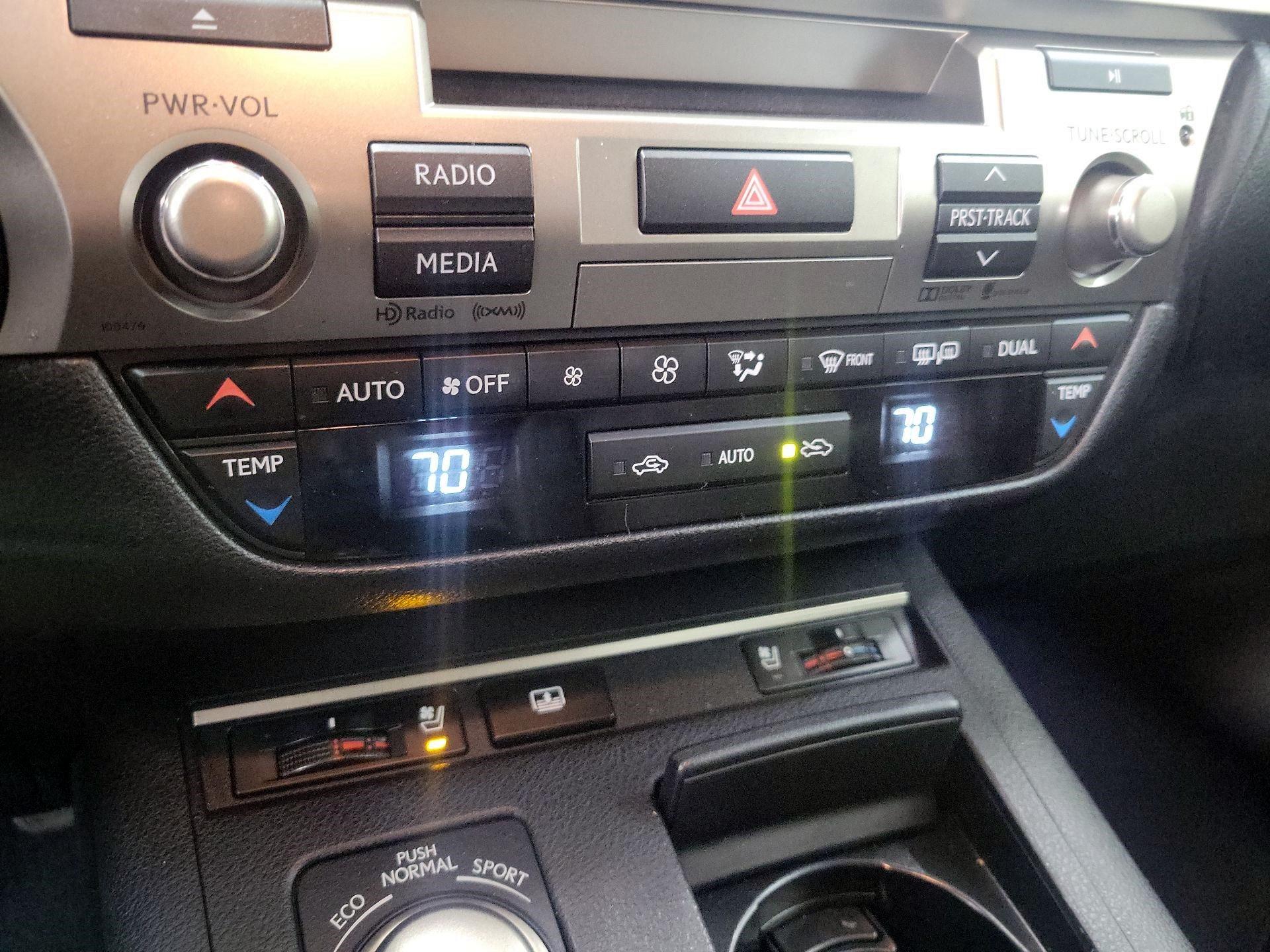 Thumbnail: 2015 Lexus ES - 15