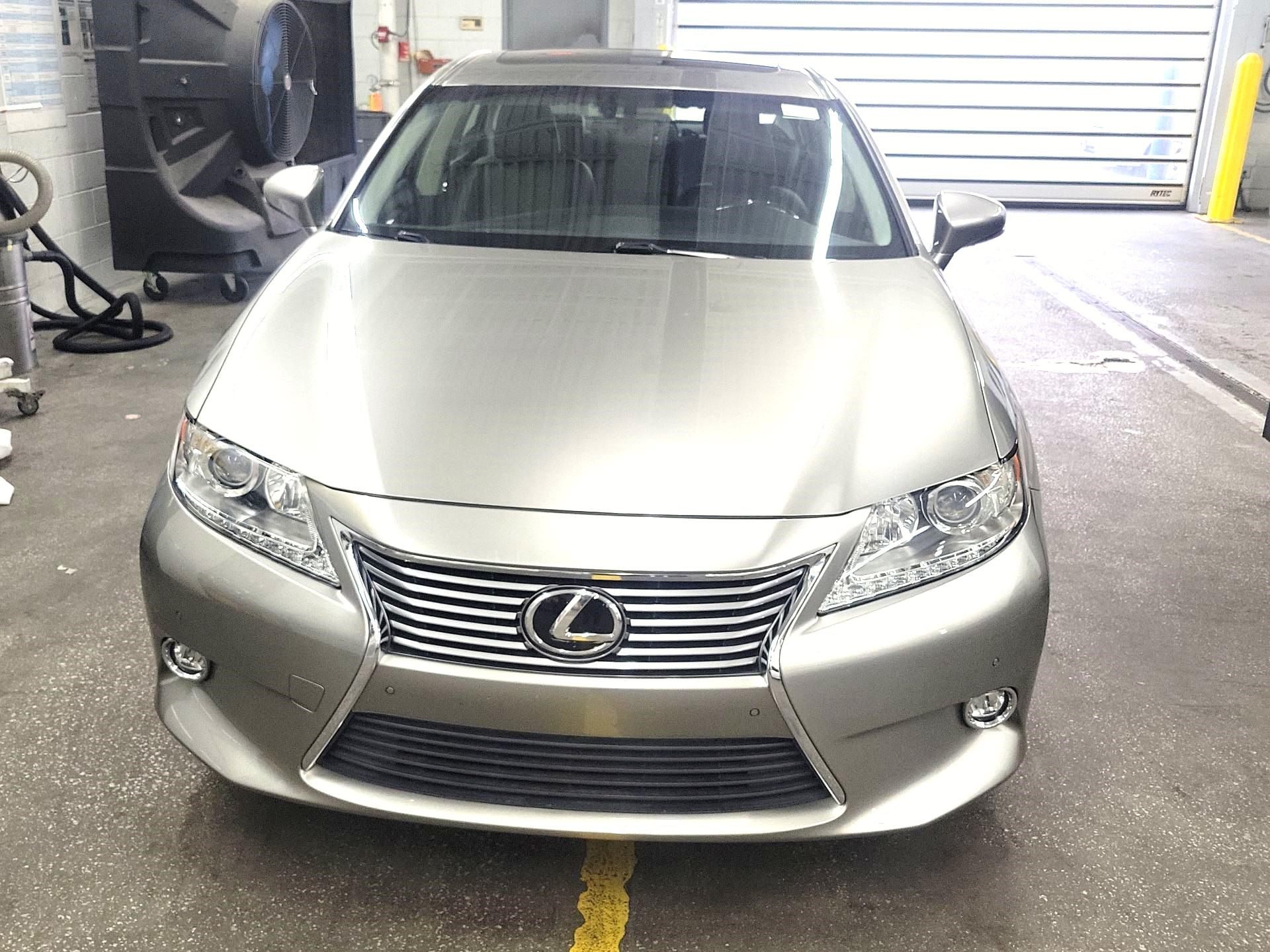 Thumbnail: 2015 Lexus ES - 2