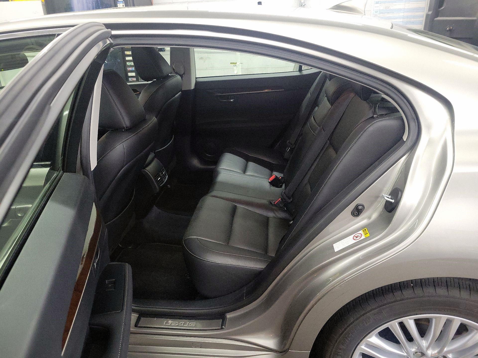 Thumbnail: 2015 Lexus ES - 19