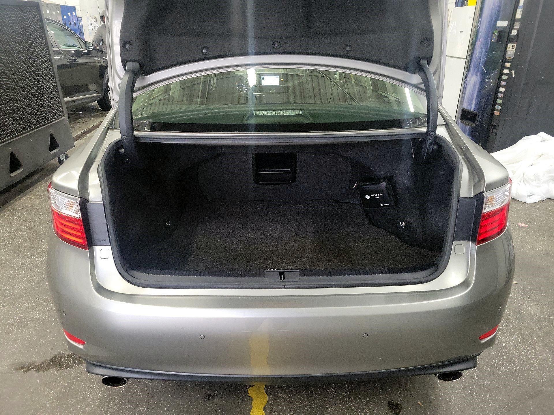 Thumbnail: 2015 Lexus ES - 20