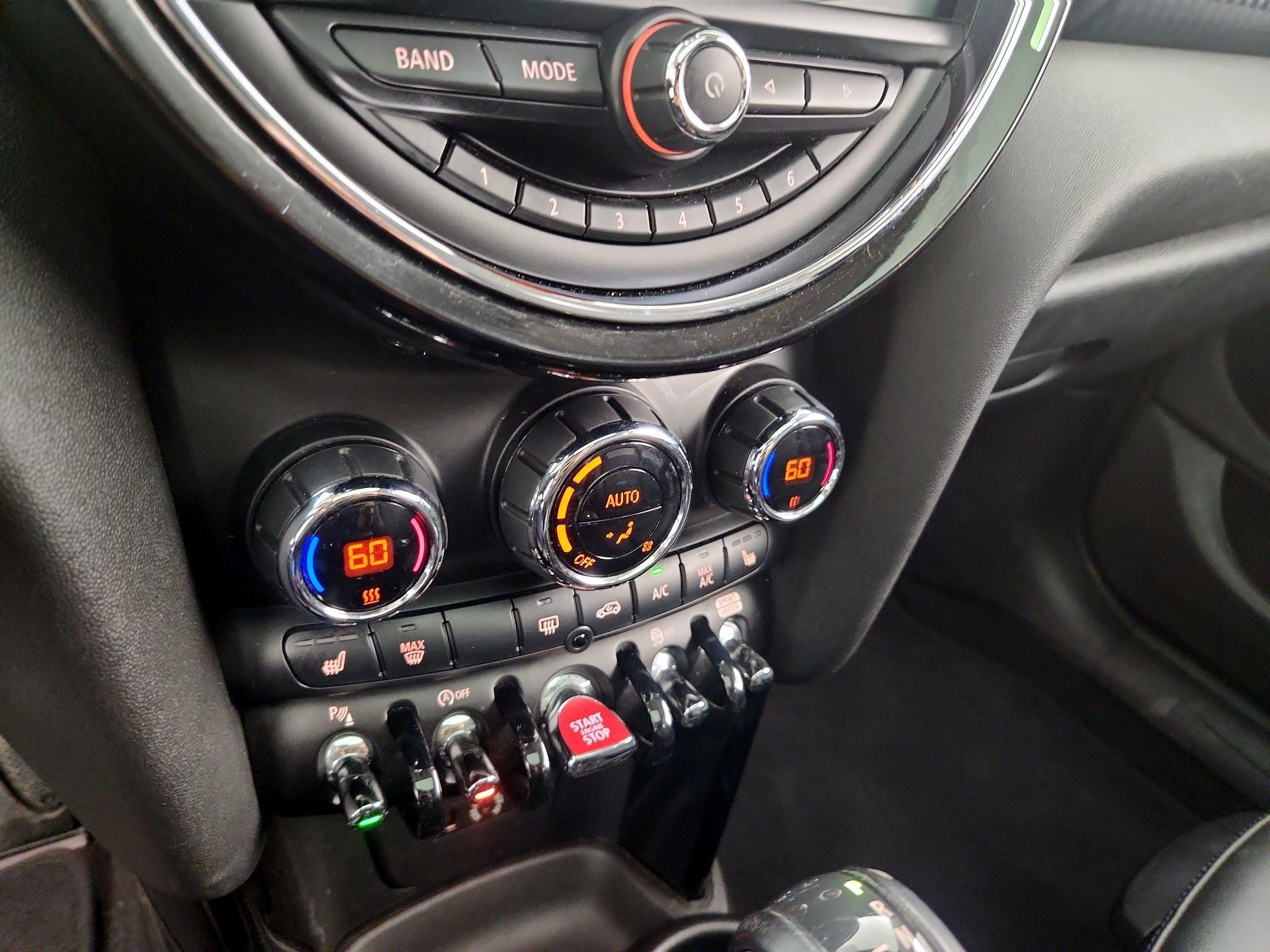 Thumbnail: 2018 MINI Cooper Hardtop - 17