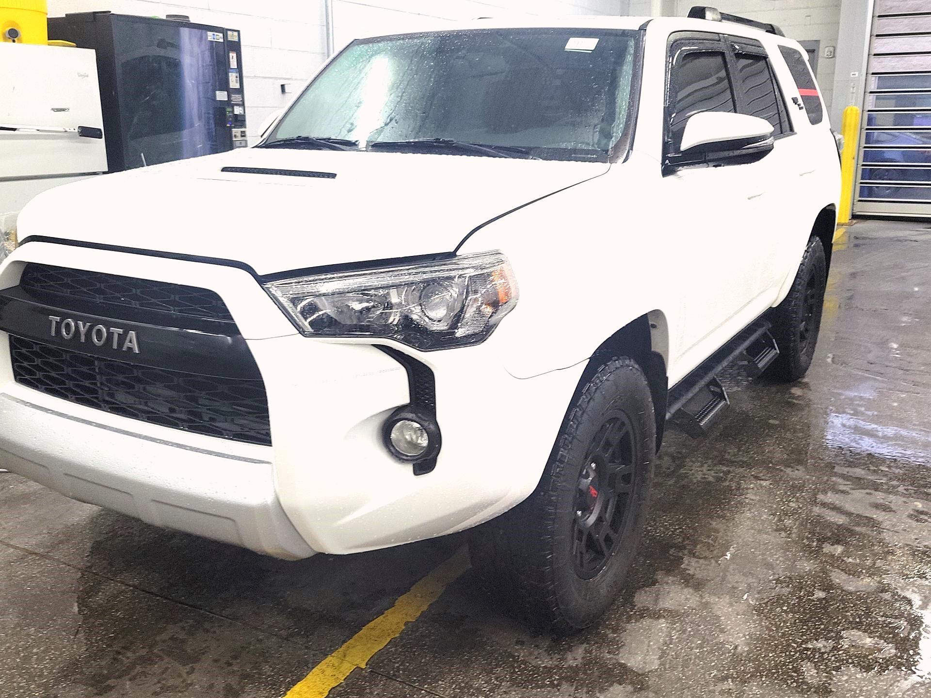 Thumbnail: 2019 Toyota 4Runner - 3