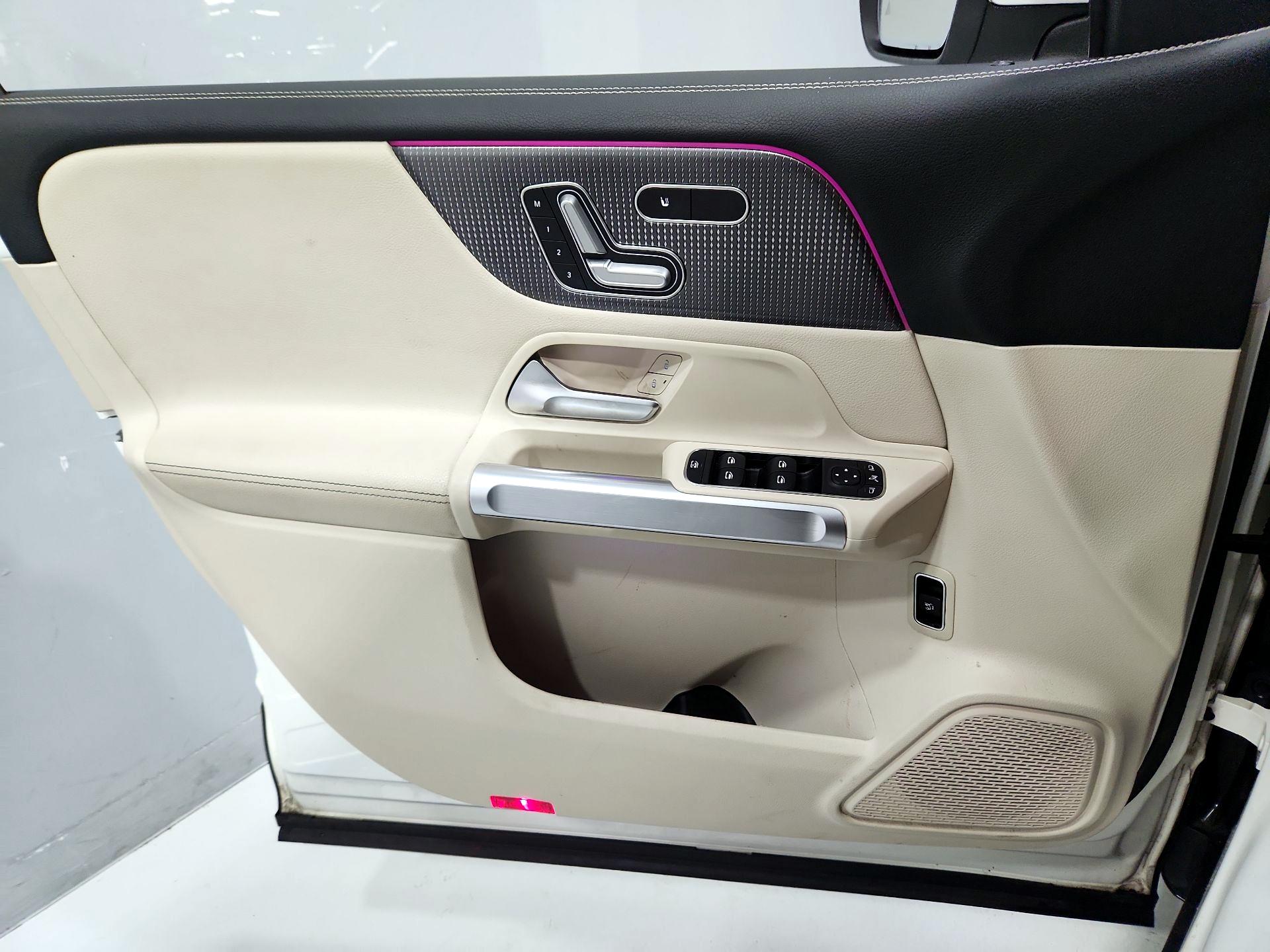 Thumbnail: 2021 Mercedes-Benz GLB - 12