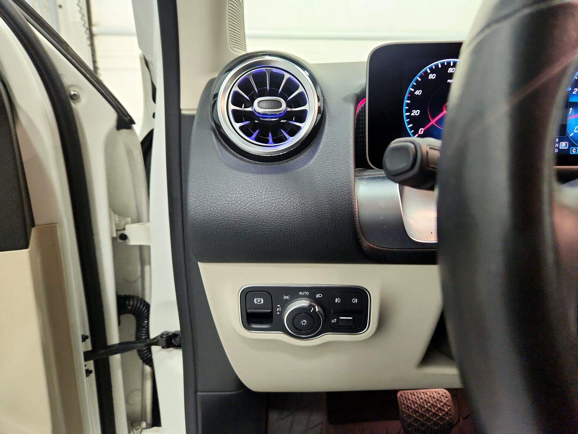 Thumbnail: 2021 Mercedes-Benz GLB - 13