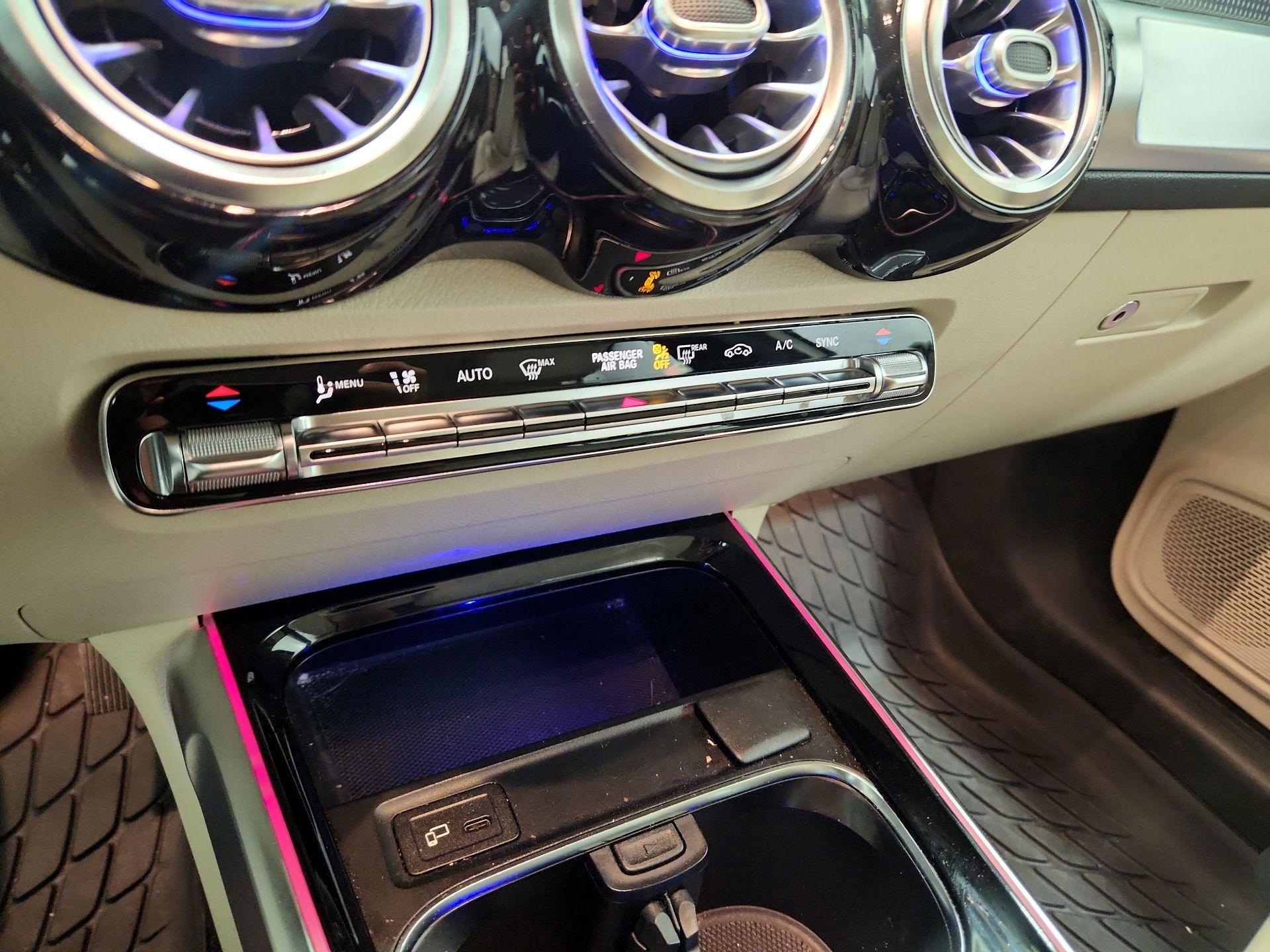 Thumbnail: 2021 Mercedes-Benz GLB - 16