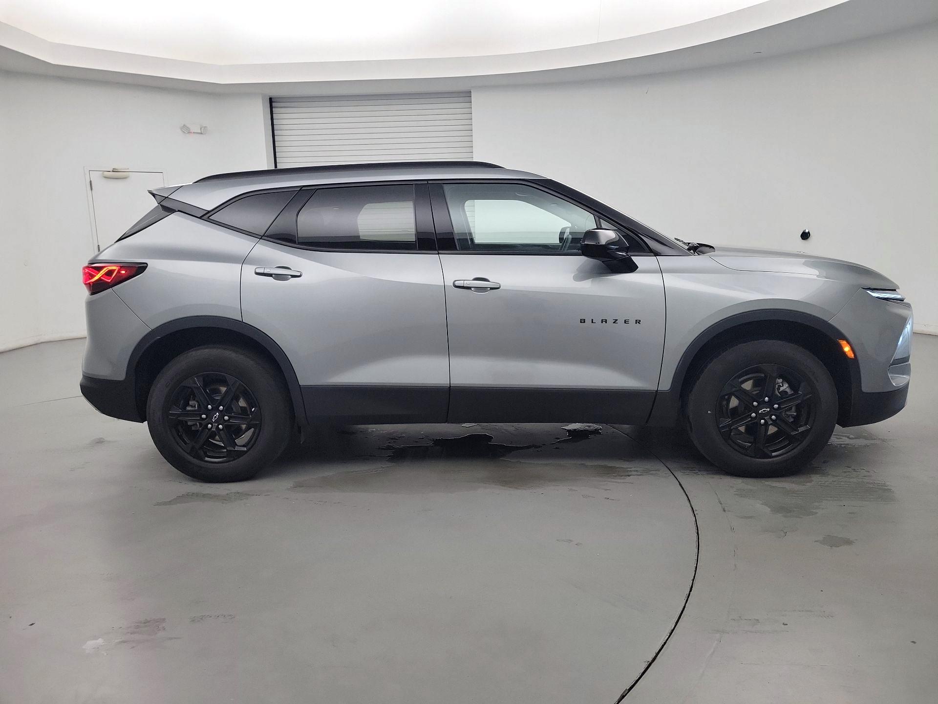 Thumbnail: 2023 Chevrolet Blazer - 4