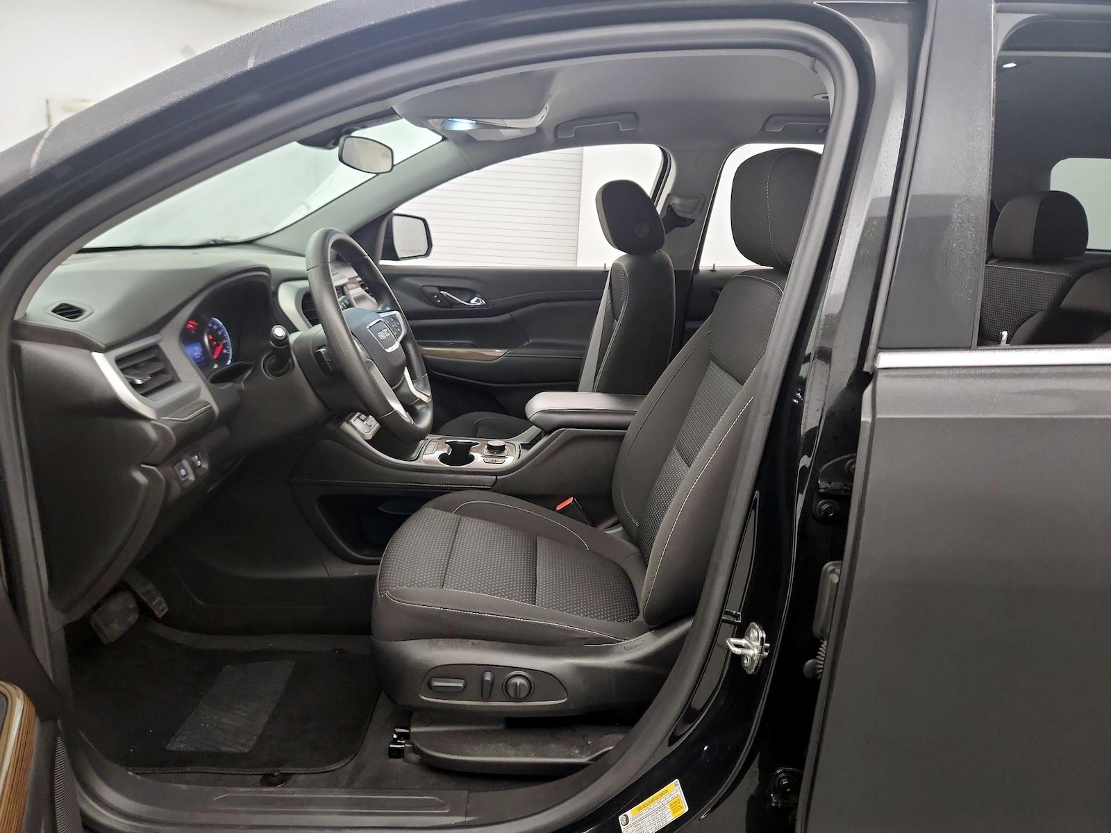 2023 GMC Acadia SLE - Photo 10