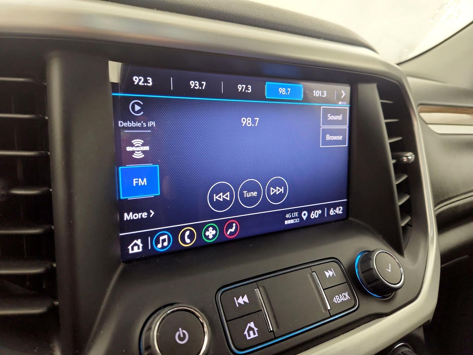 2023 GMC Acadia SLE - Photo 14