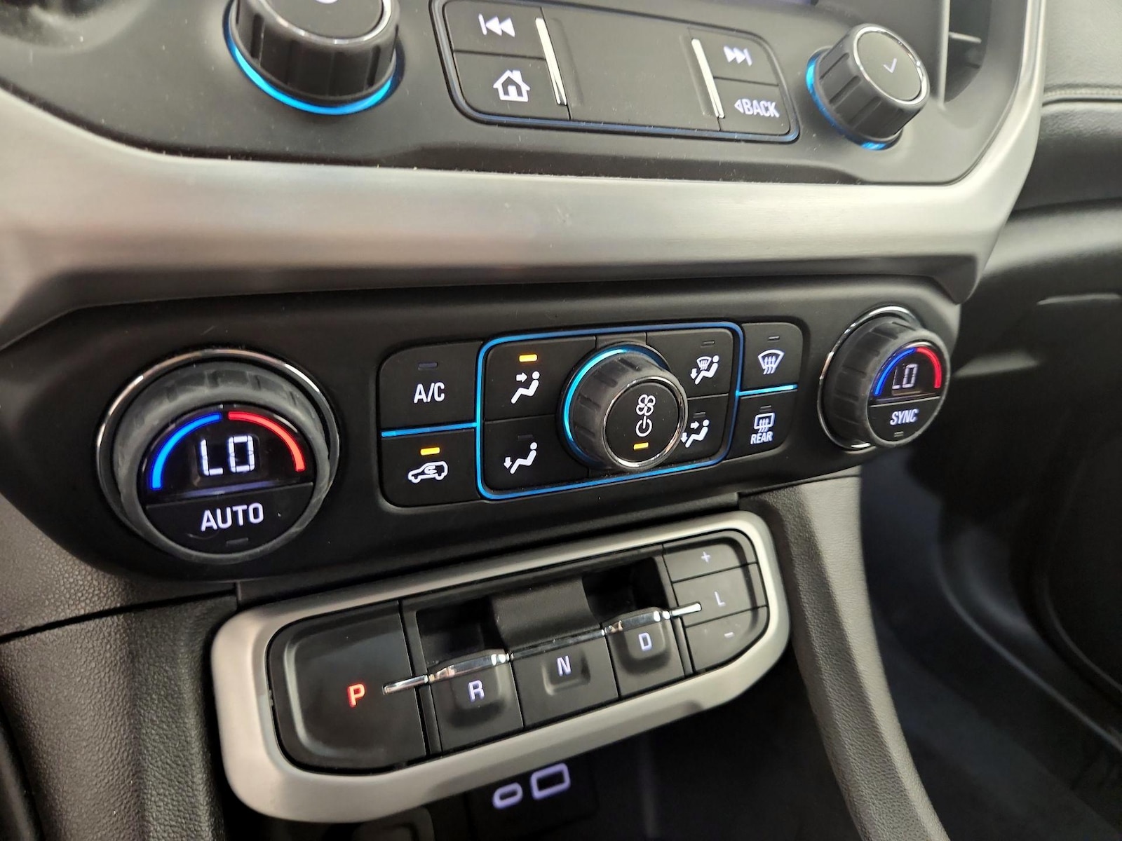 2023 GMC Acadia SLE - Photo 15