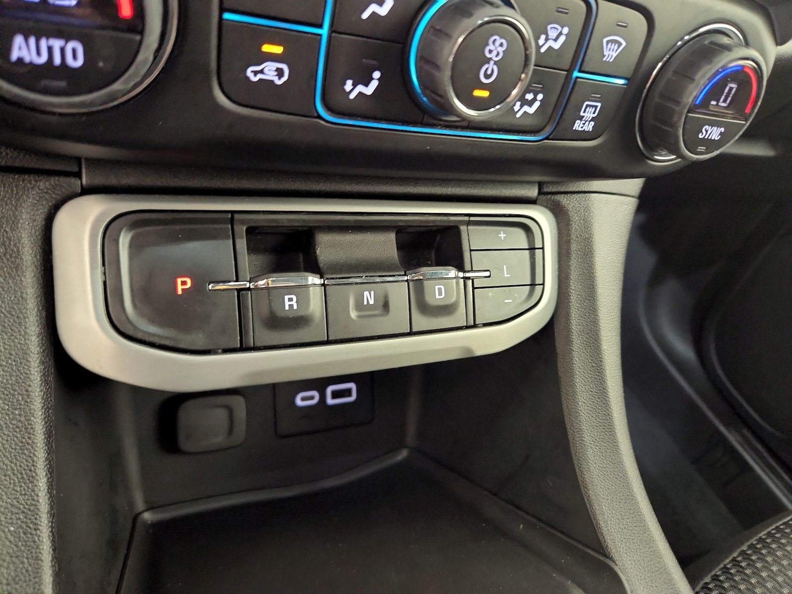 2023 GMC Acadia SLE - Photo 16