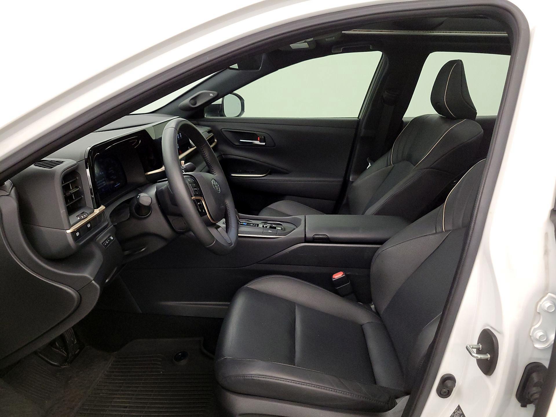 Thumbnail: 2023 Toyota Crown - 11