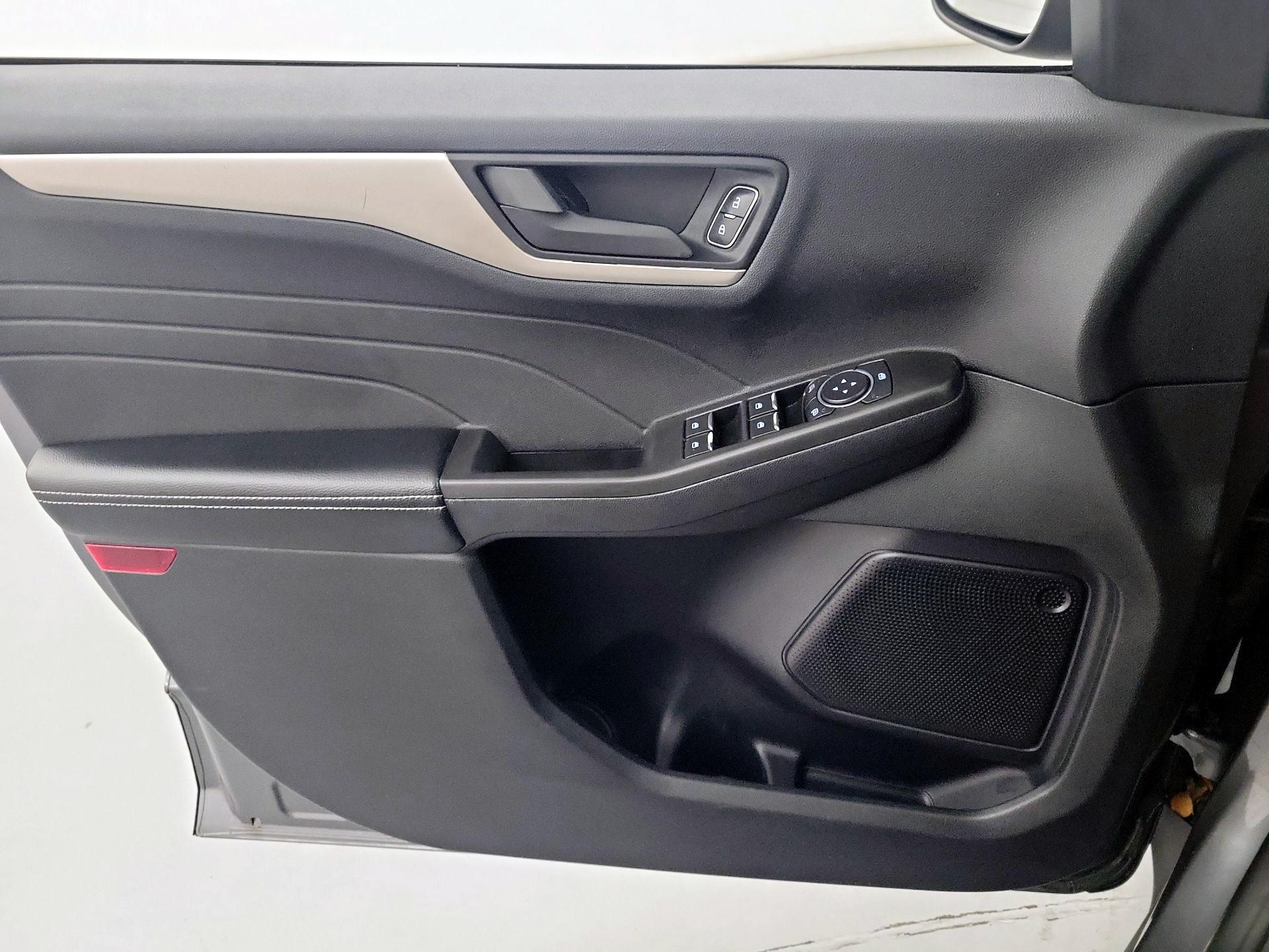 Thumbnail: 2022 Ford Escape - 10